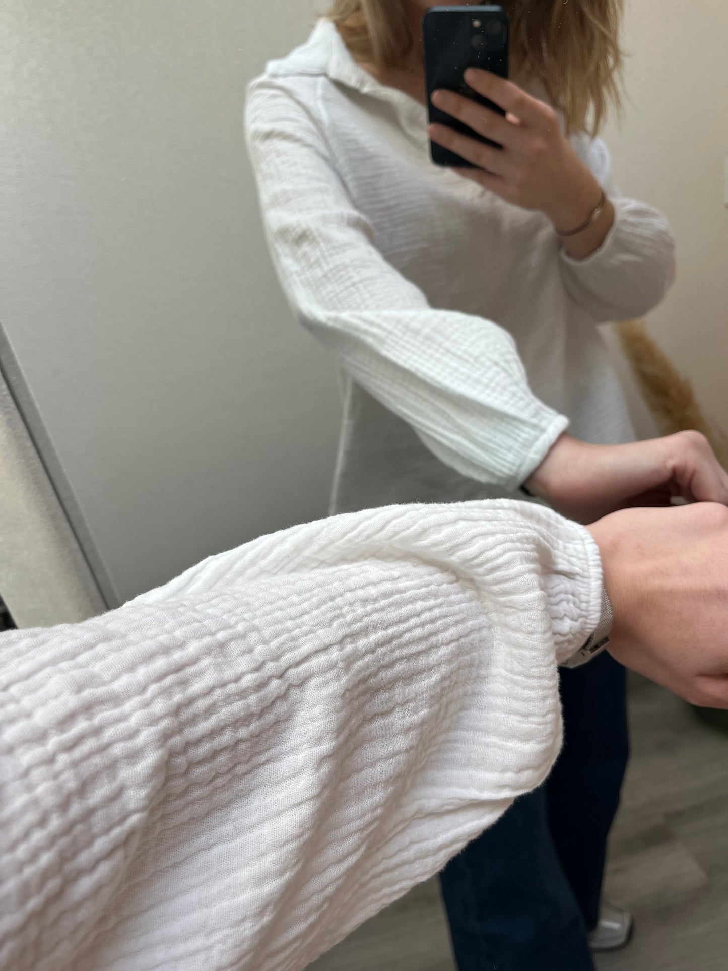blouse Julie, couleur blanche manches serrée avec un élastique