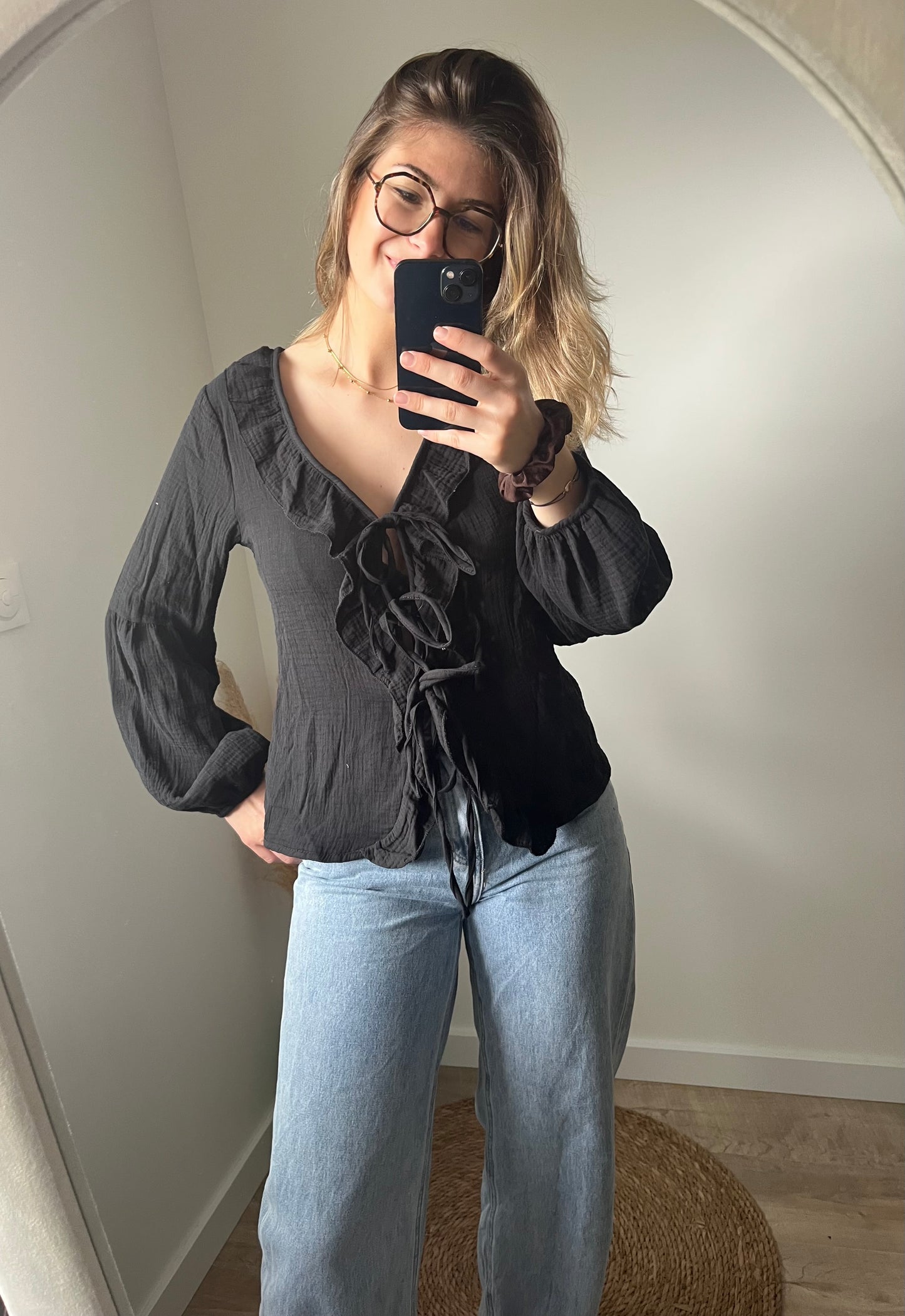 En gaze de coton, hyper agréable et légère, portée parfait pour un look de printemps ou d’ete