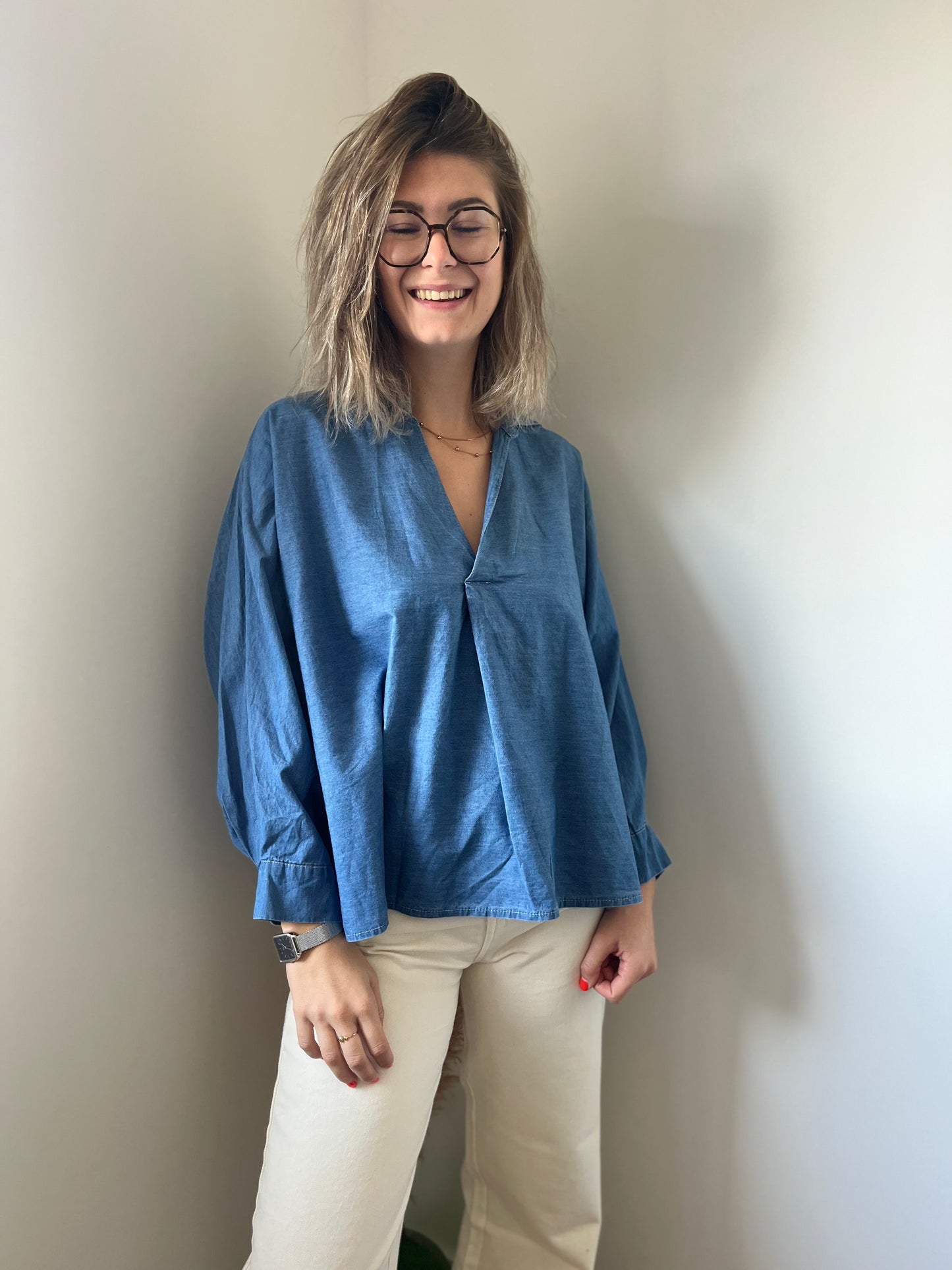 Blouse tendance femme de couleur beu jean très agréable a porter