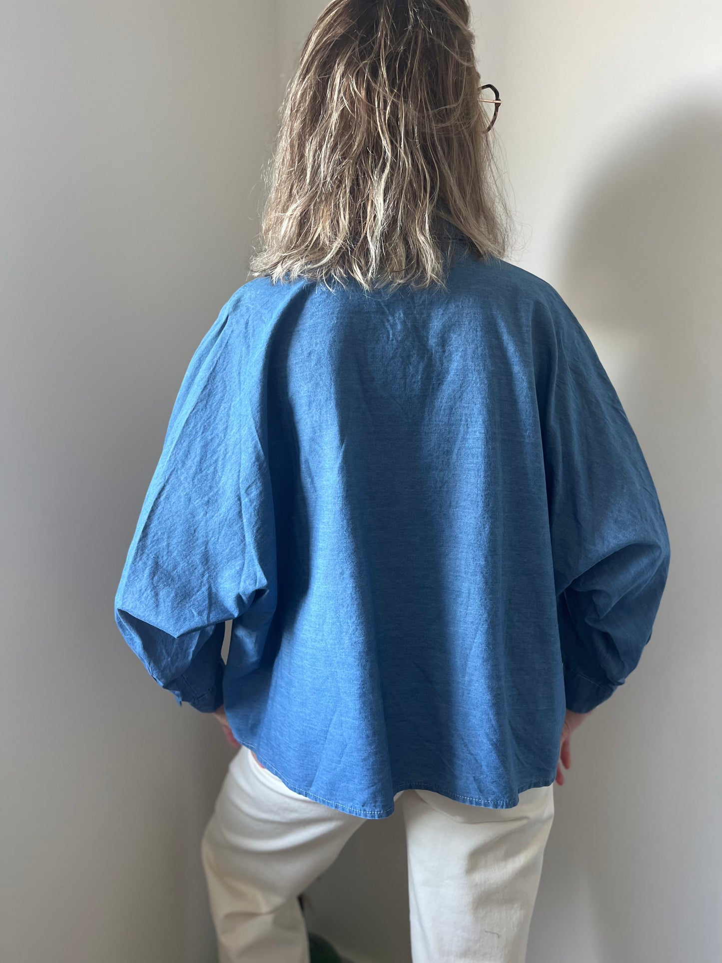 l’elegance de la blouse Julie de dos ample