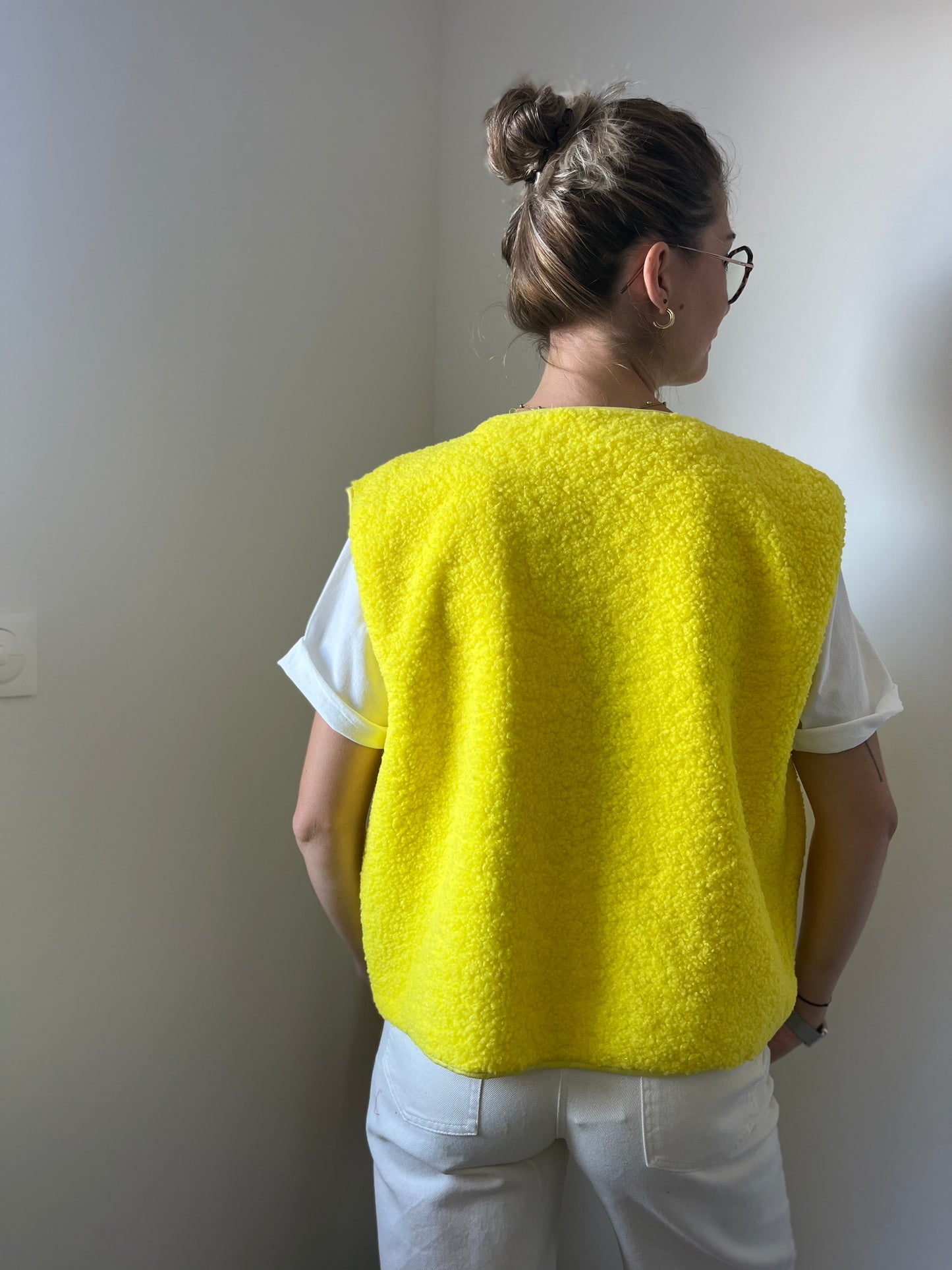Gilet tendance de couleur jaune très agréable a porter
