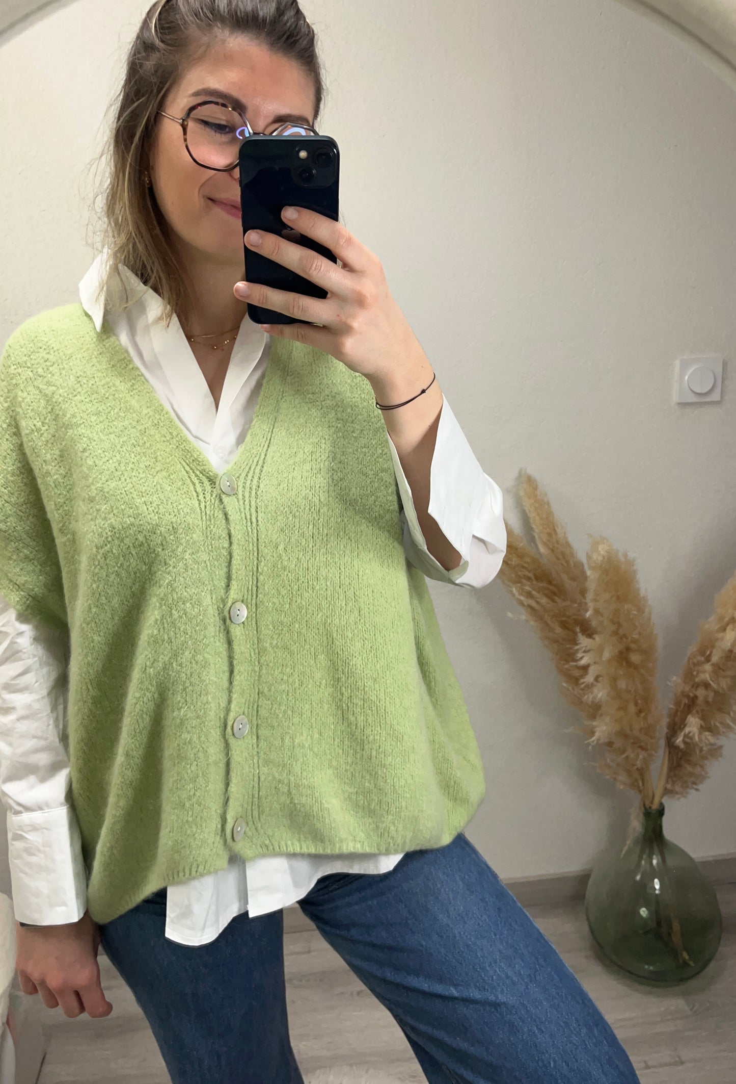 Gilet très doux, sans manches avec bouton sur le devant