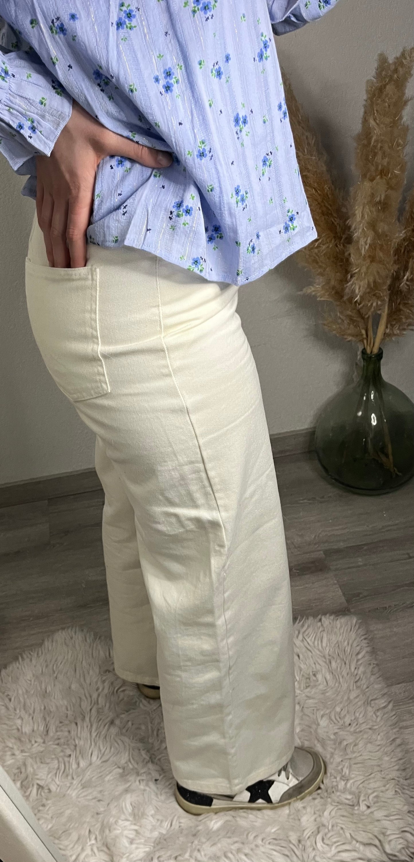 Jean Zoé couleur écru de profil pour femme