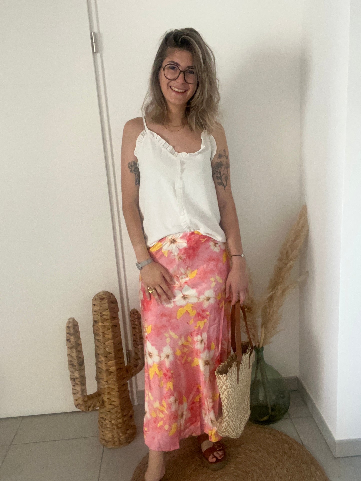 gros motifs floral sur la jupe