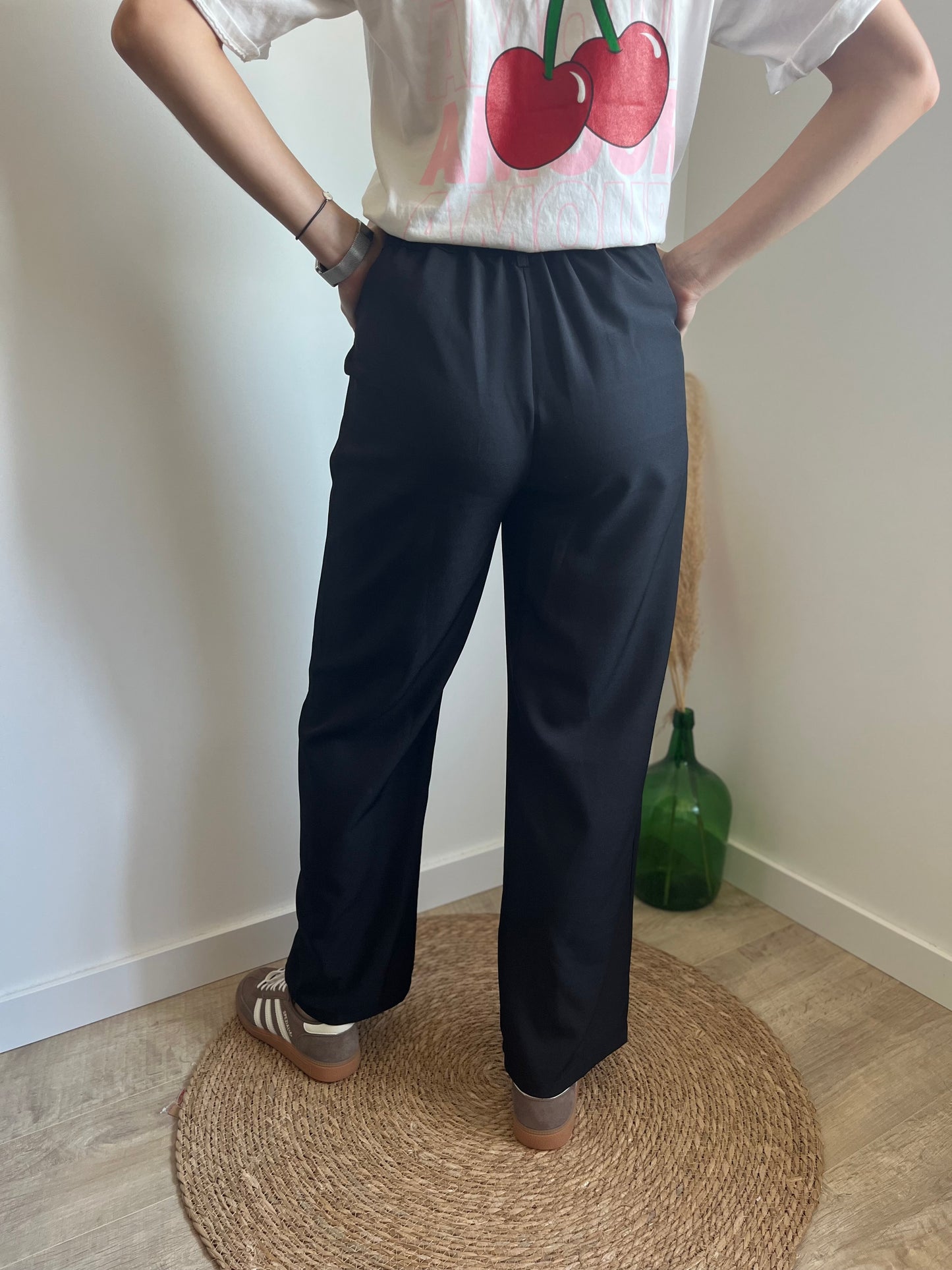 Pantalon droit pour femme taille parfaitement bien hyper agréable a porter