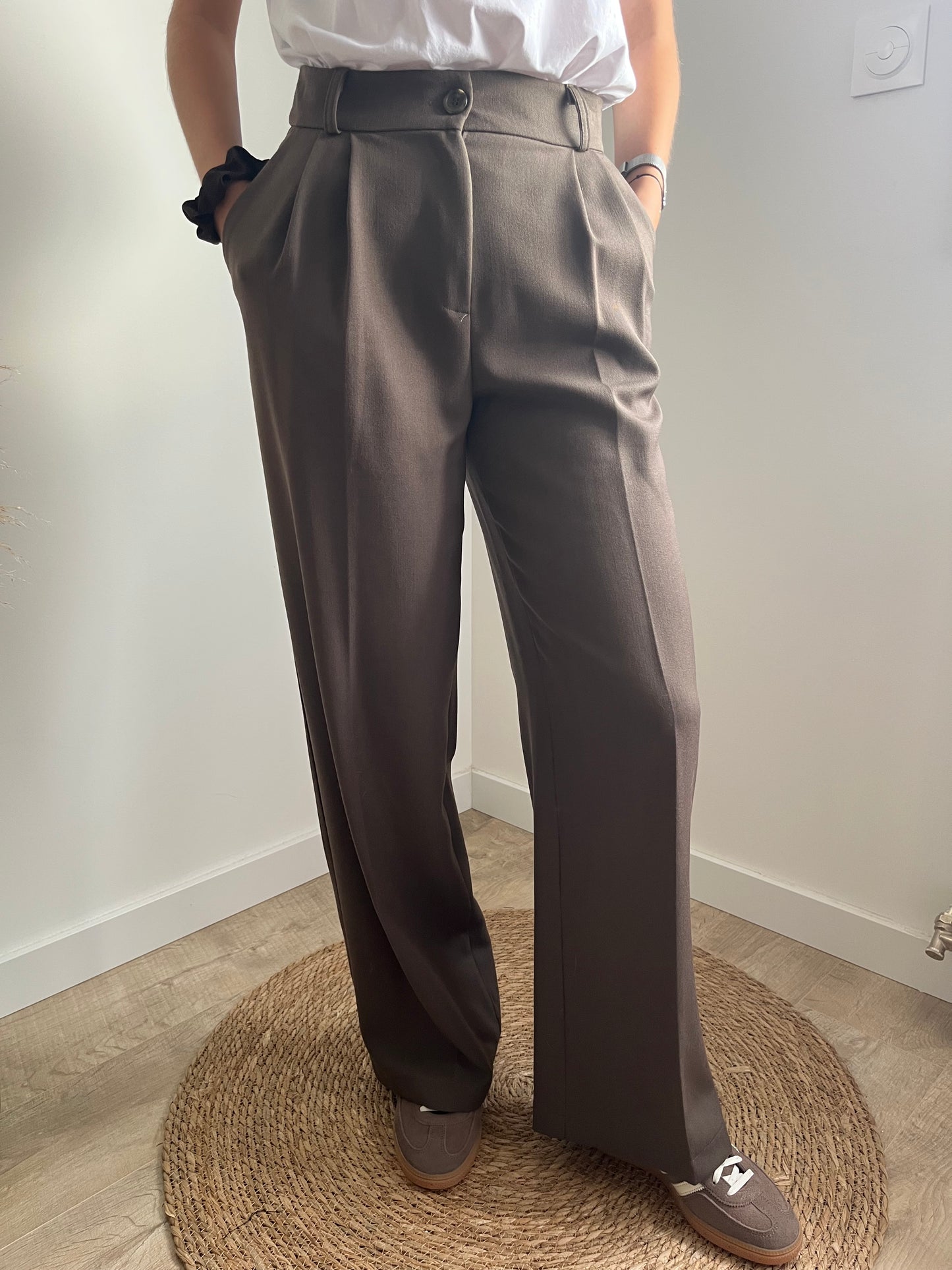 Pantalon pour femme, hyper agréable et hyper tendance très chic