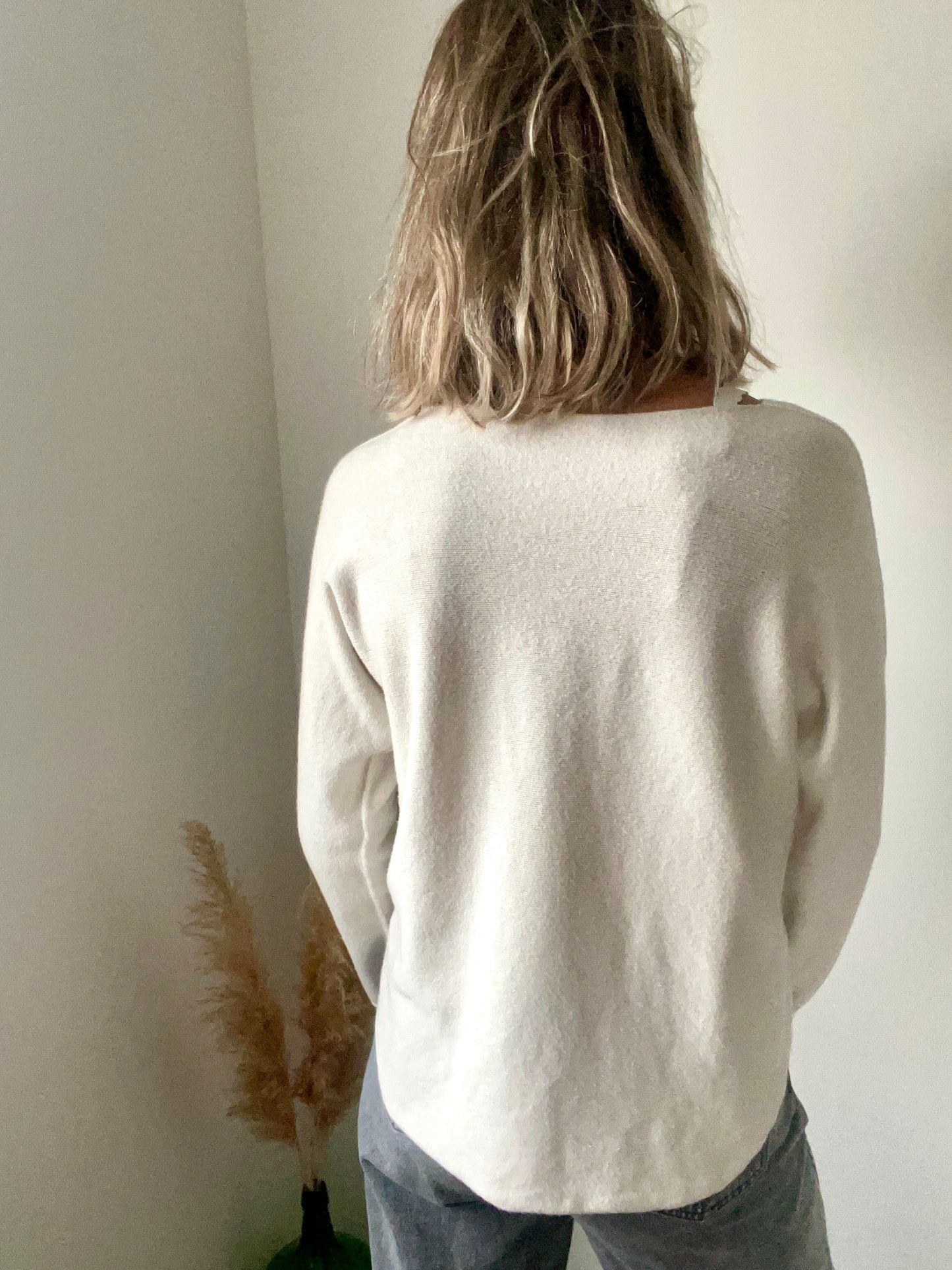 Pull beige fin pour femme col V