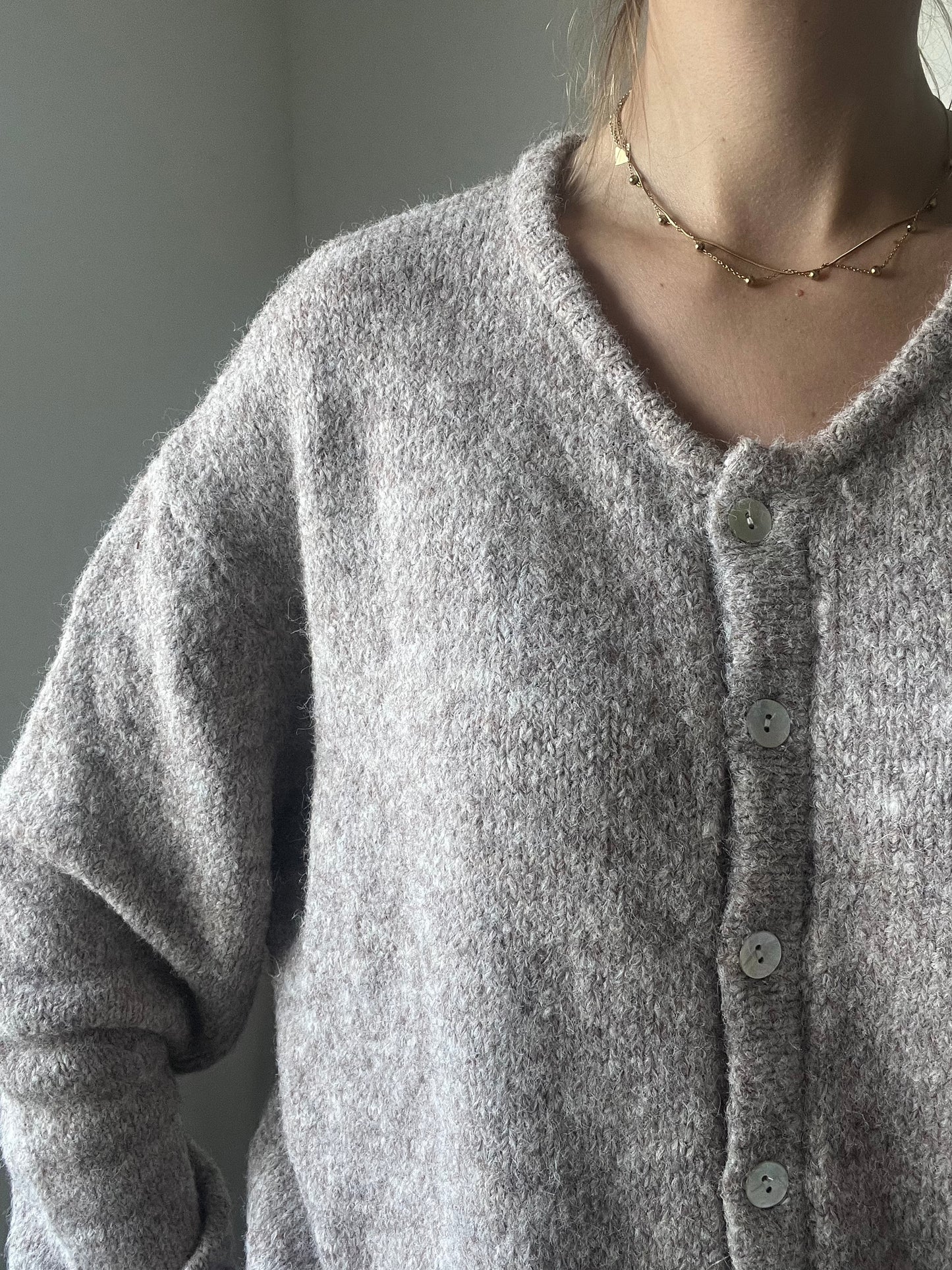pull col rond avec boutons sur le devant en laine