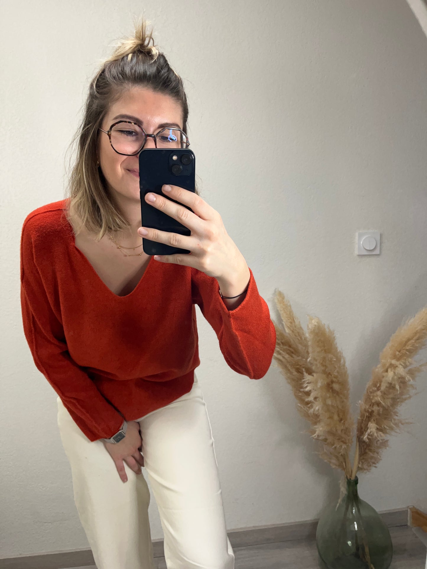 Couleur brique avec col V