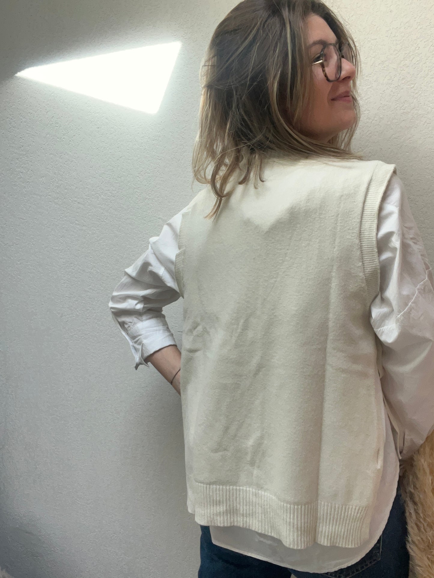 idéal pour un look chic qui décontracté à mettre par-dessus une chemise ou un col roulé