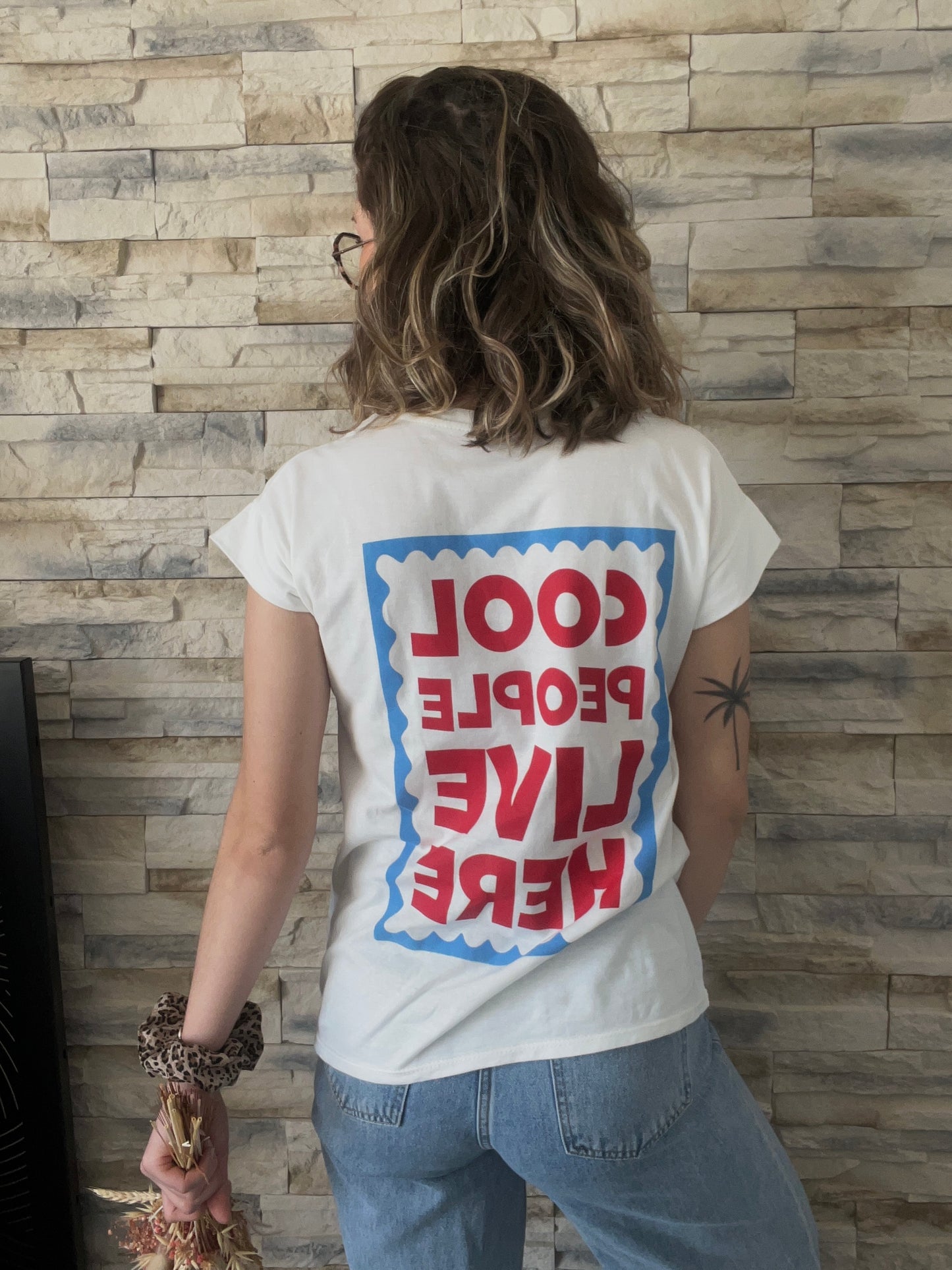 T-shirt, pour adolescente également femme, très agréable à porter effet décontracté