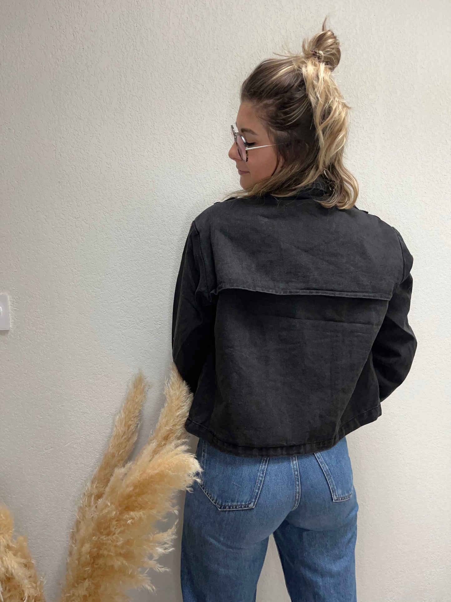 Veste Lucia noir de dos très élégante