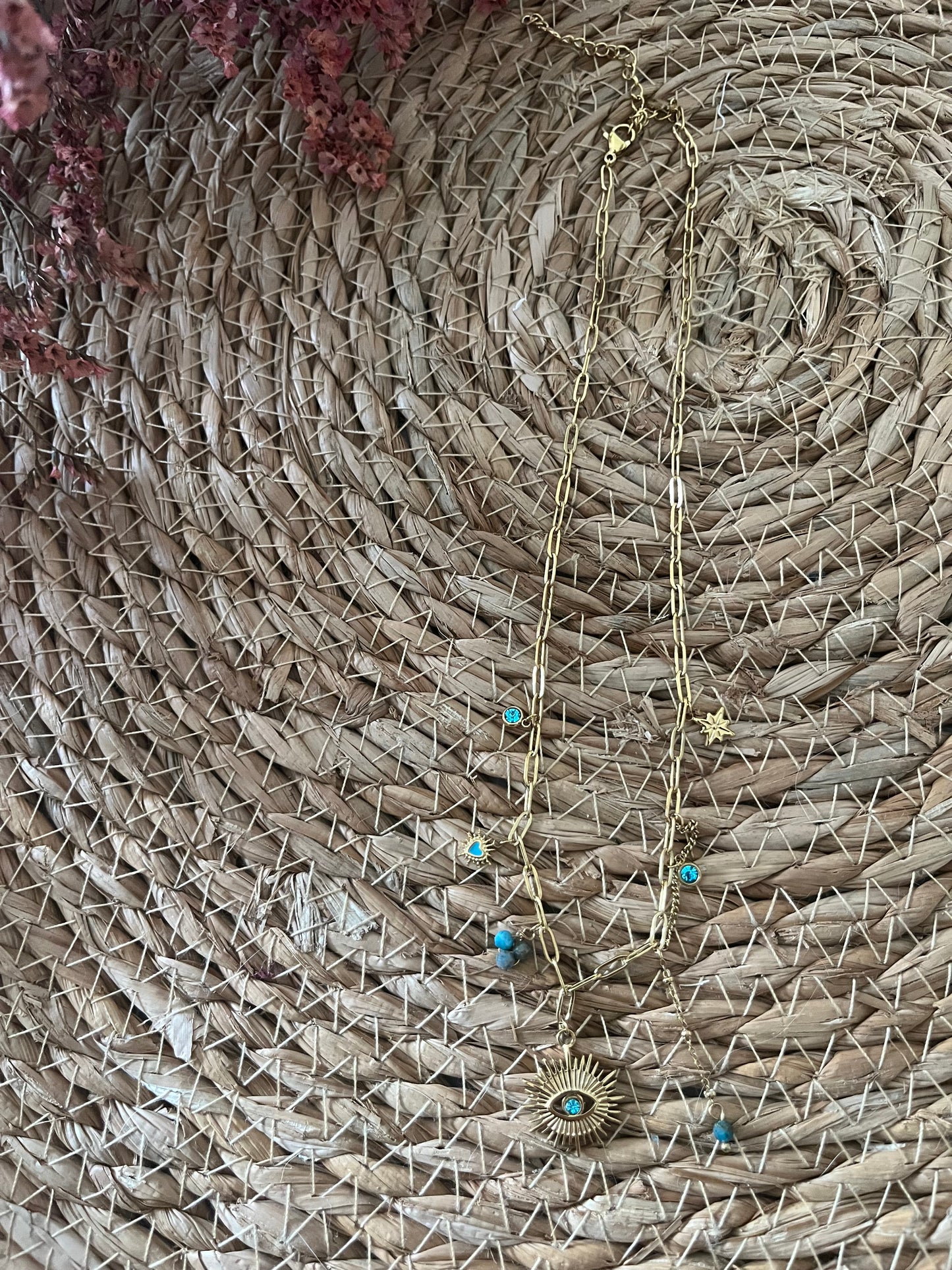 Craqué pour ce magnifique collier idéal pour habiller vos tenues d’été