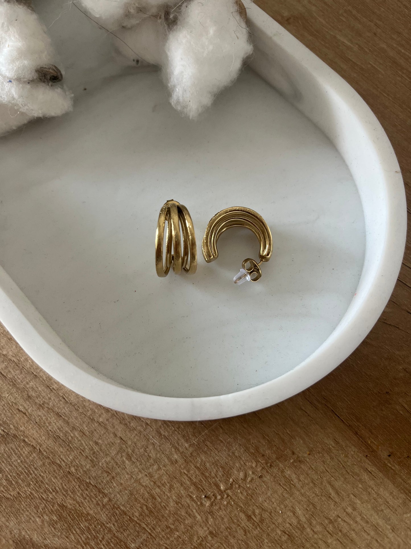Garantie sans nickel, sans cadmium, sans sel de plomb.
Dimensions de la créole : 21 x 18 mm
Diamètre intérieur : 12 x 12 mm
Epaisseur : 9 mm