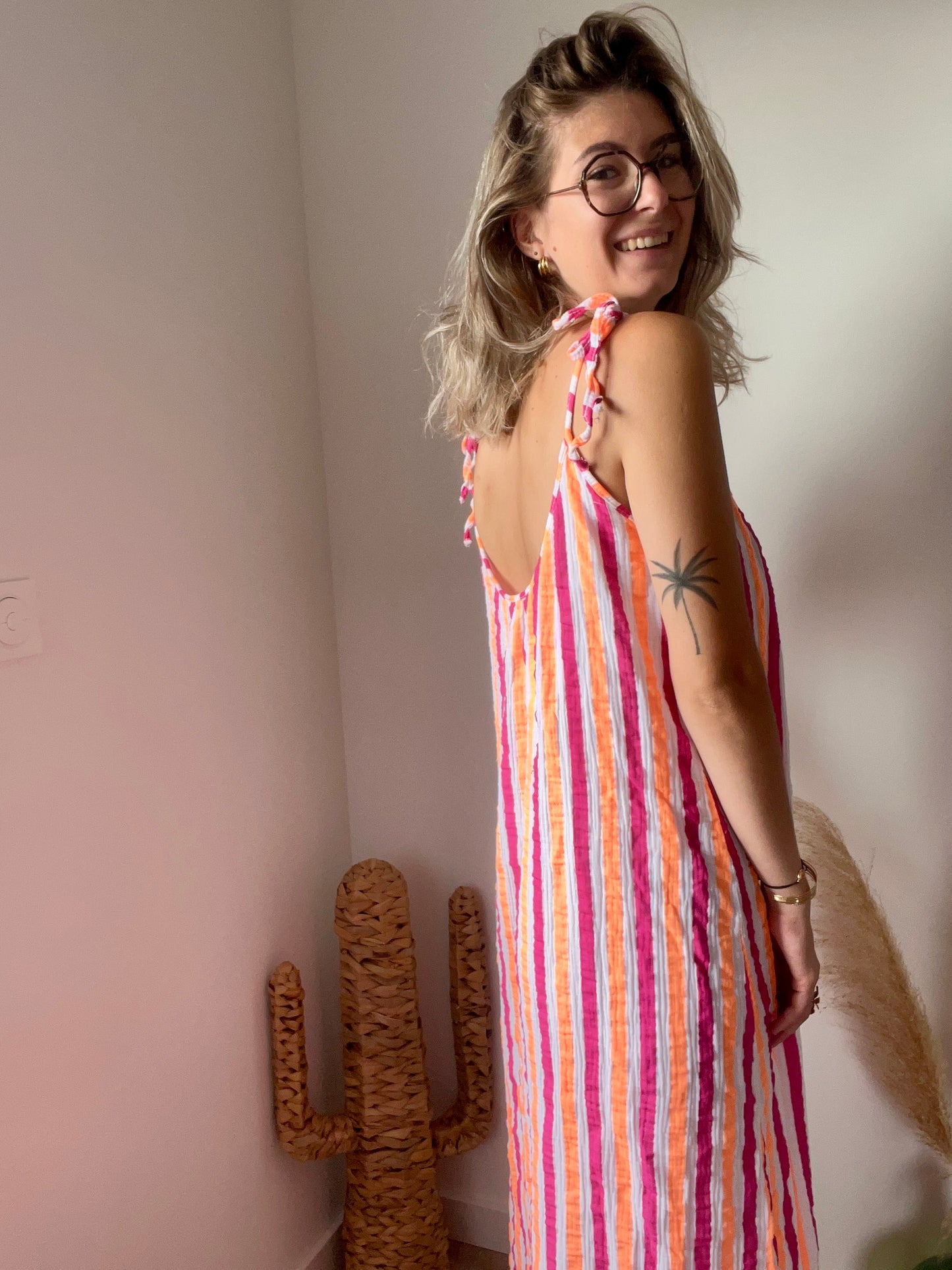 Robe longue avec bretelles réglable ah noué pour femme.