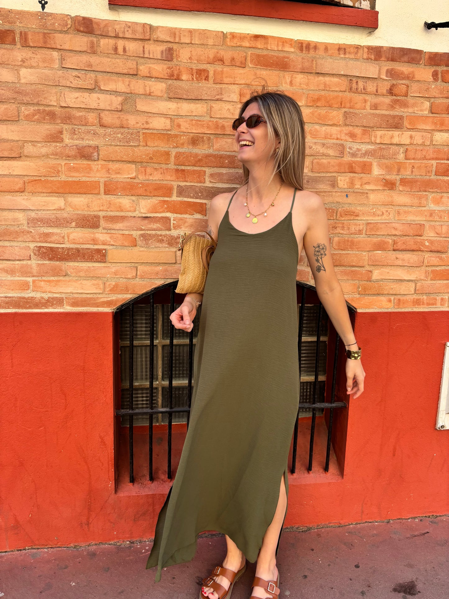 robe pour femme de couleur kaki longue et agreable a porter