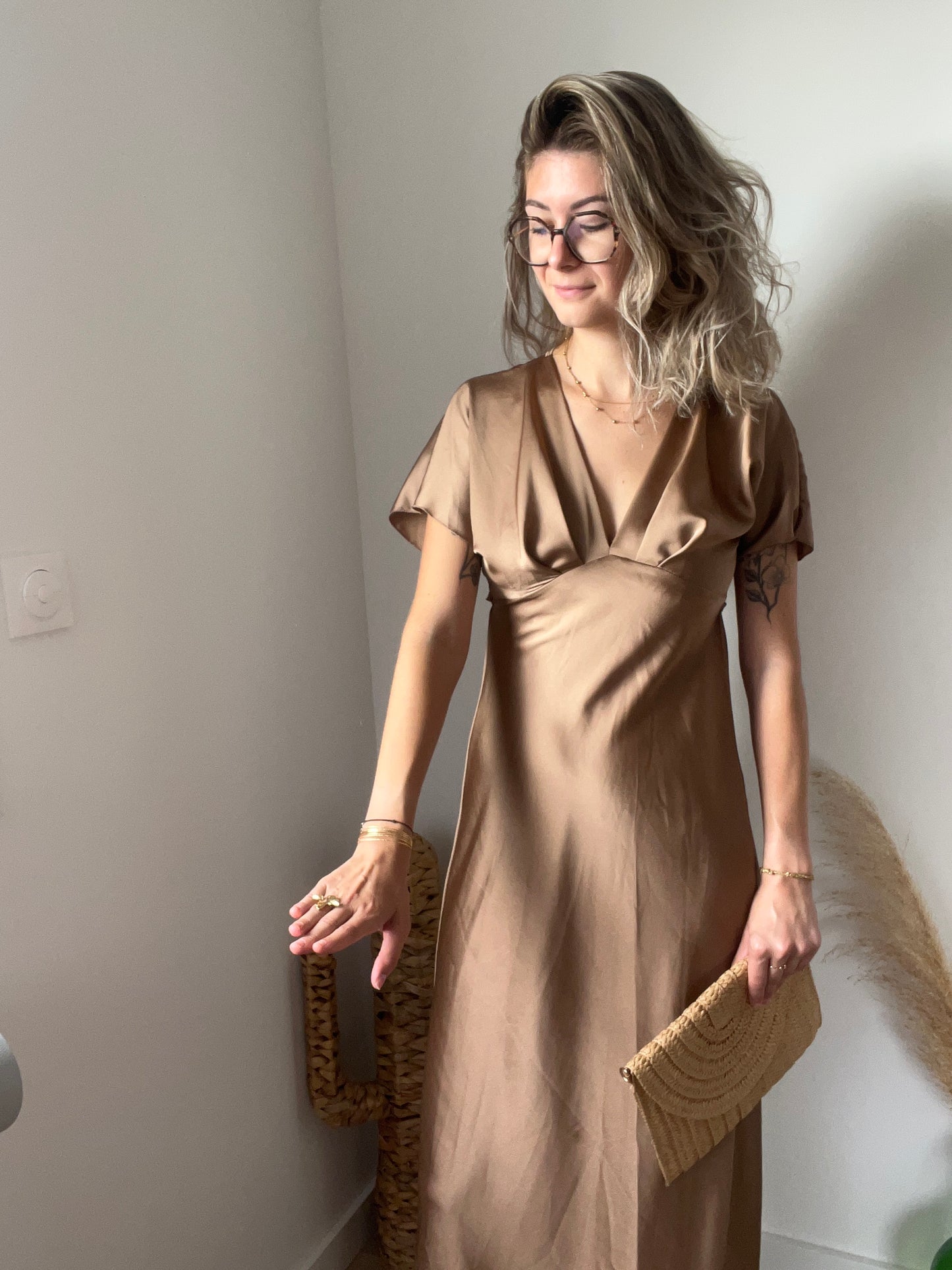 Robe, collection Italie, en matière satin, cintrée, femme