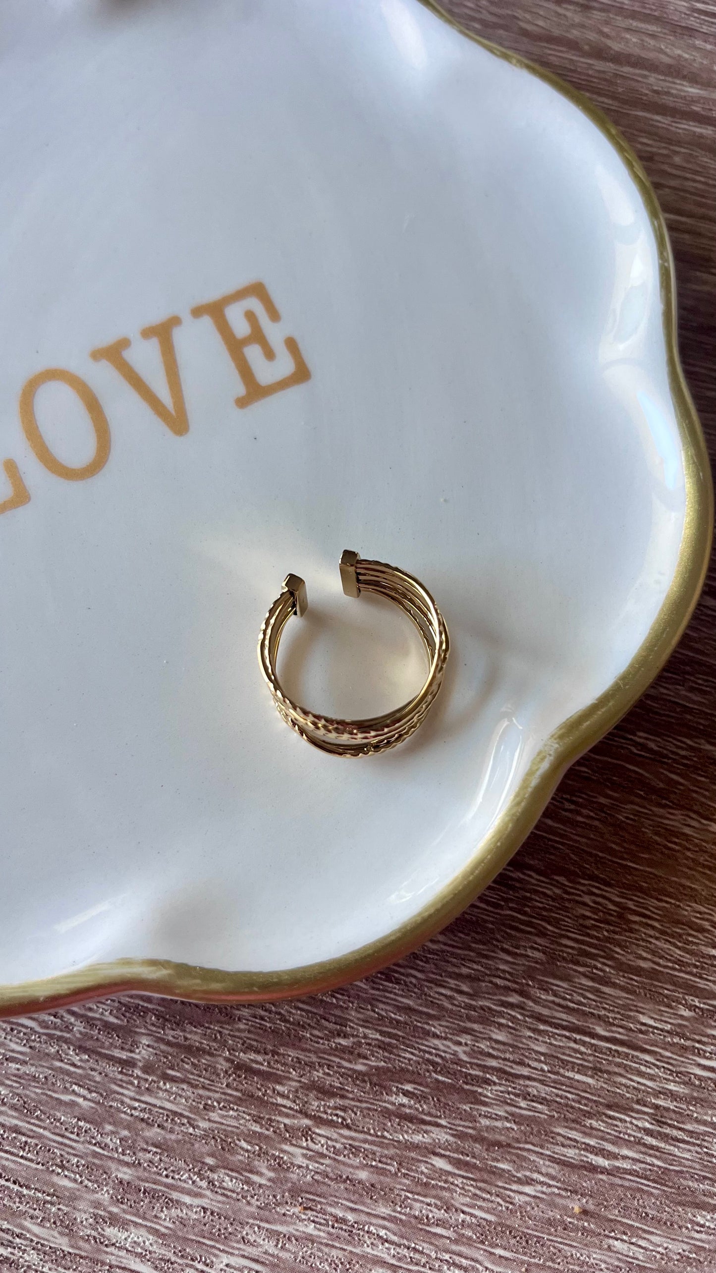 Bague femme dorée en acier inoxydable réglable, design fin et élégant, parfaite pour compléter une tenue tendance