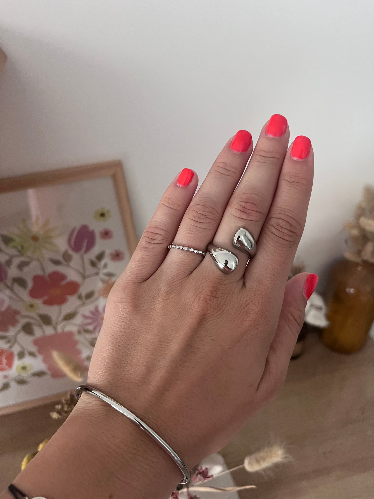 Bague pour femme en acier inoxydable de couleur argent tendance et élégante 