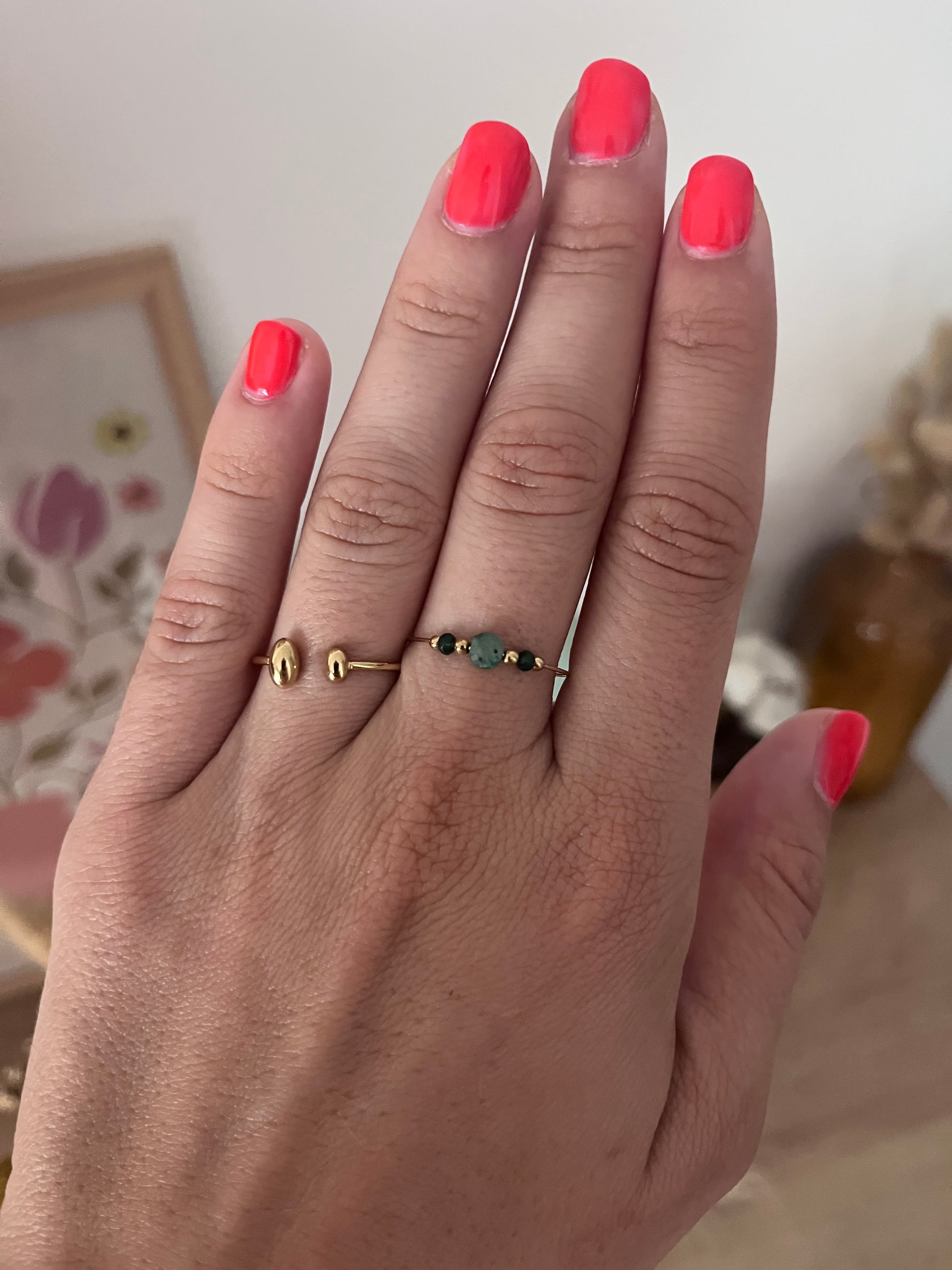 Bague taille réglable pour femme de couleur or avec des pierres de couleurs vertes 