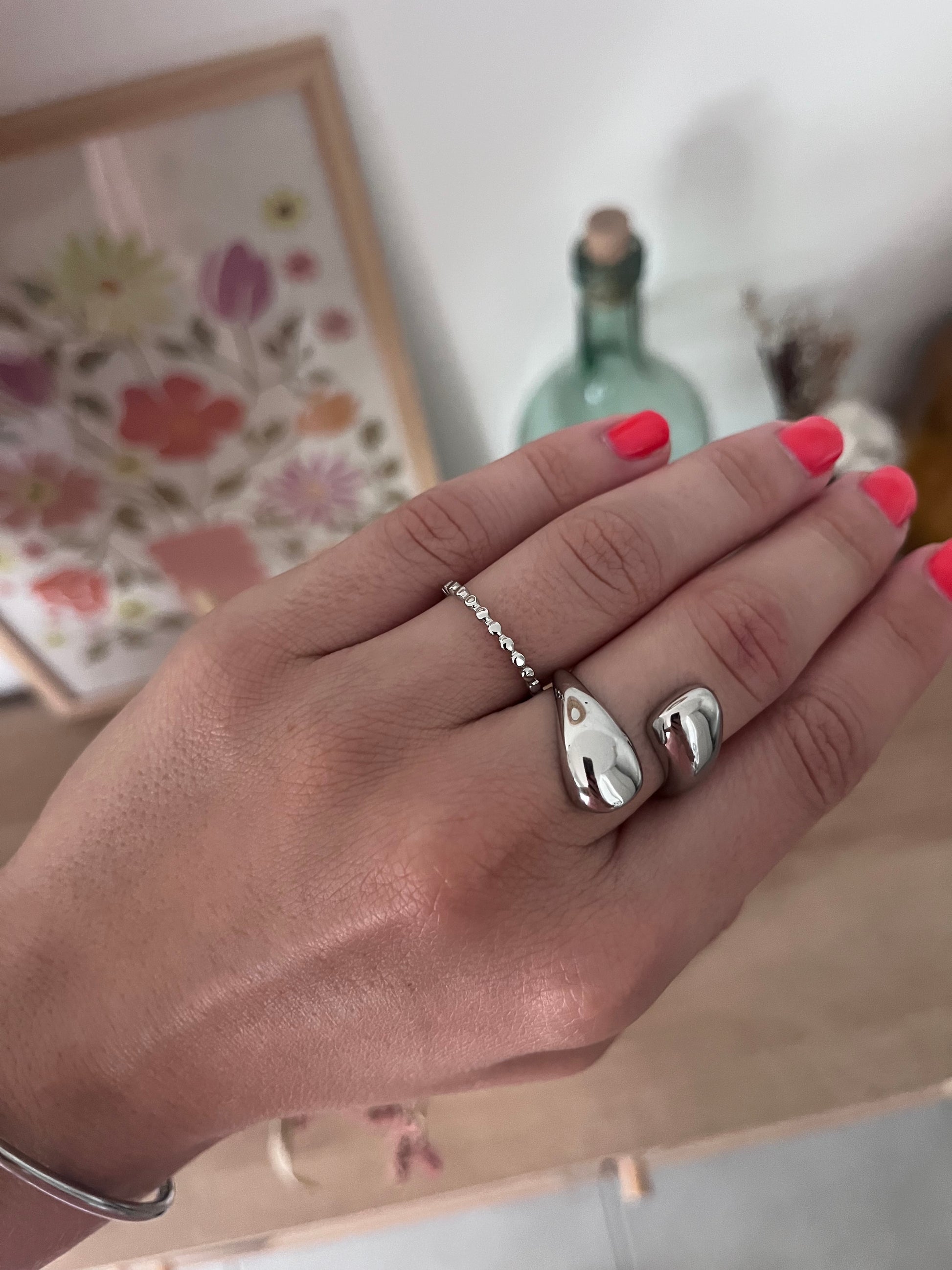 Bague fine de couleur argent taille réglable 