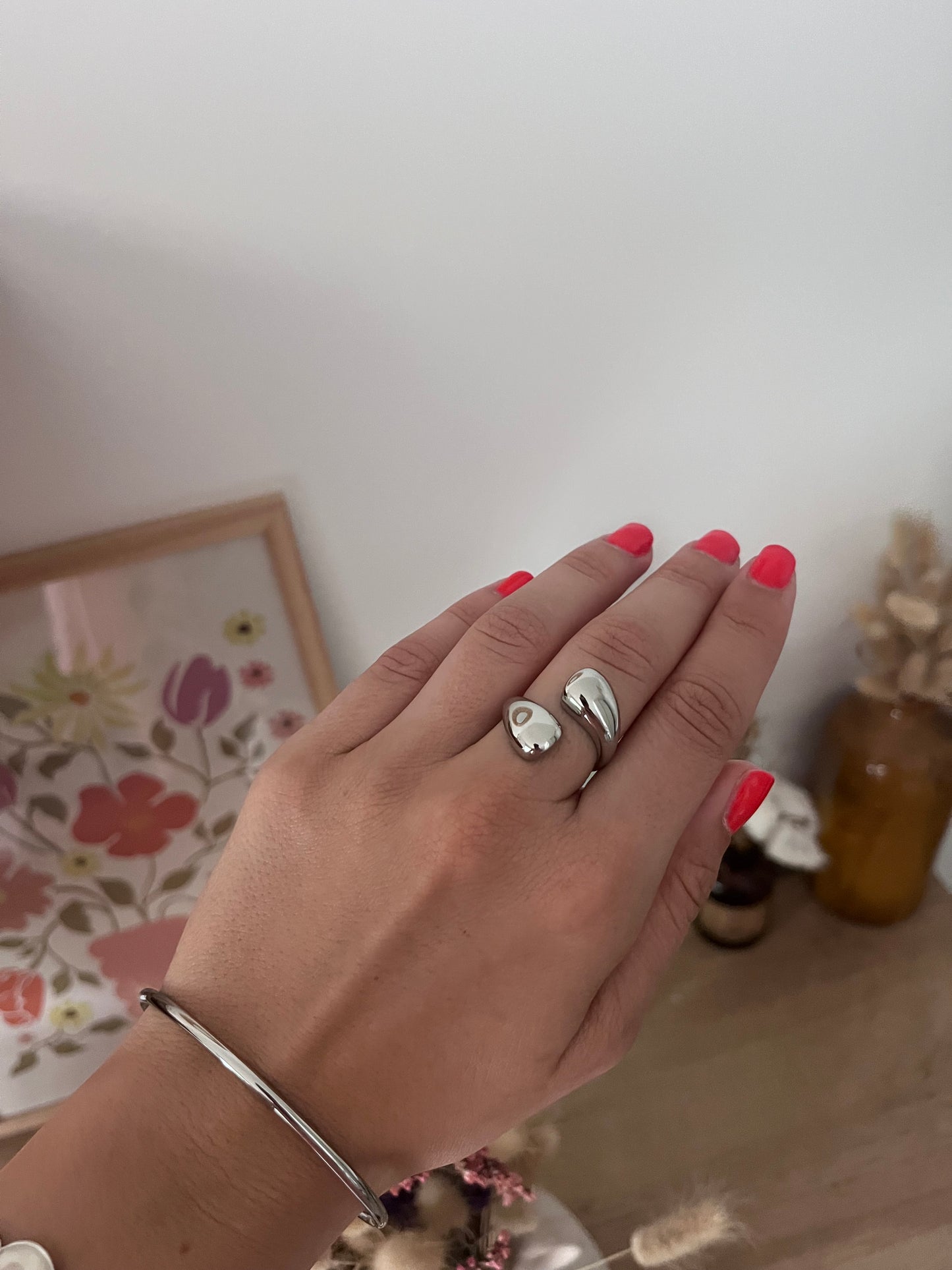 Bague pour femme tendance semi ouverte de couleur argent 