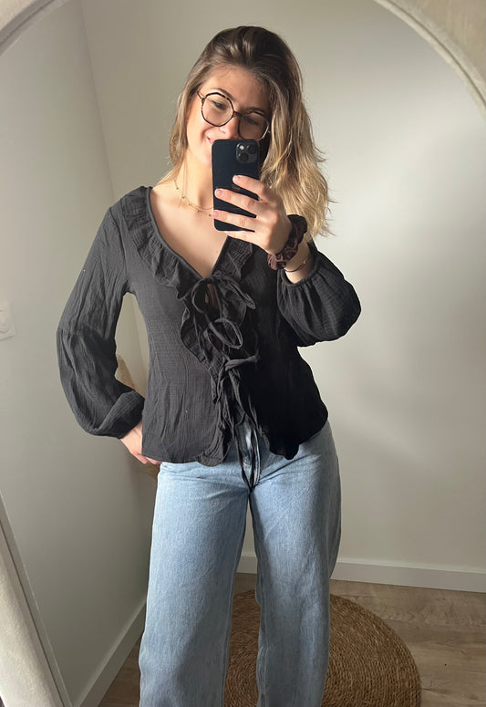 En gaze de coton, hyper agréable et légère, portée parfait pour un look de printemps ou d’ete 