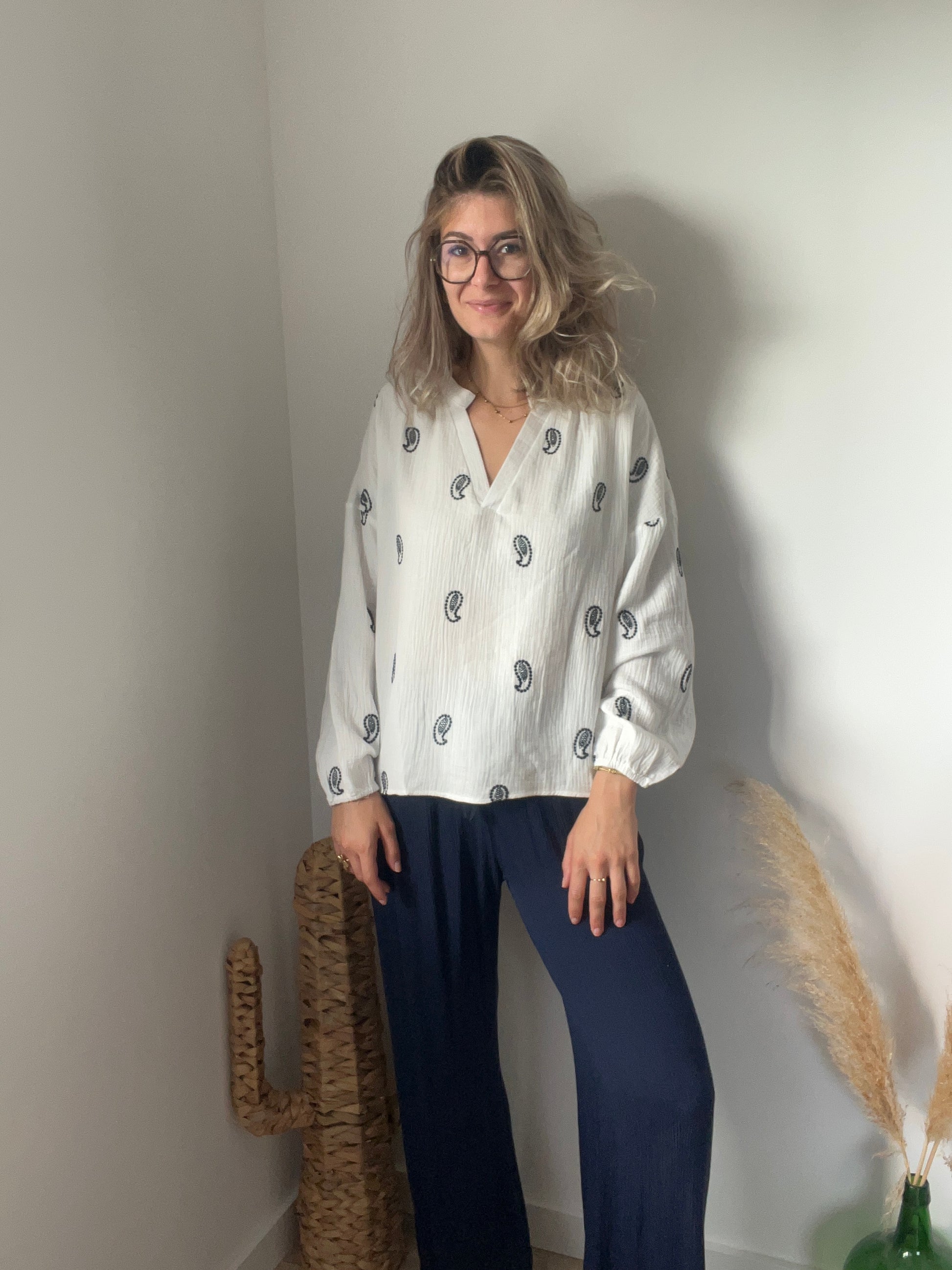 Look hyper tendance avec la blouse Clara à motifs 