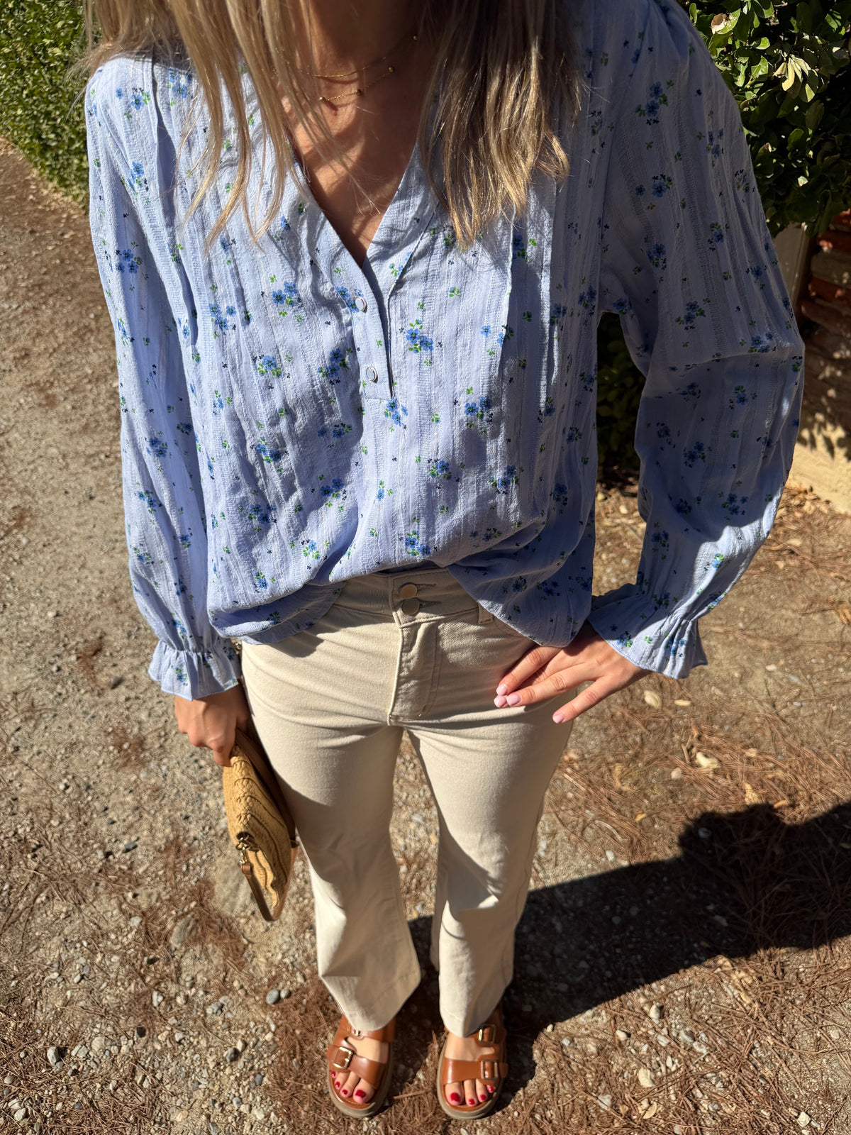 Blouse pour femme de couleur bleu à motifs fleurs pour femme et adolescentes 