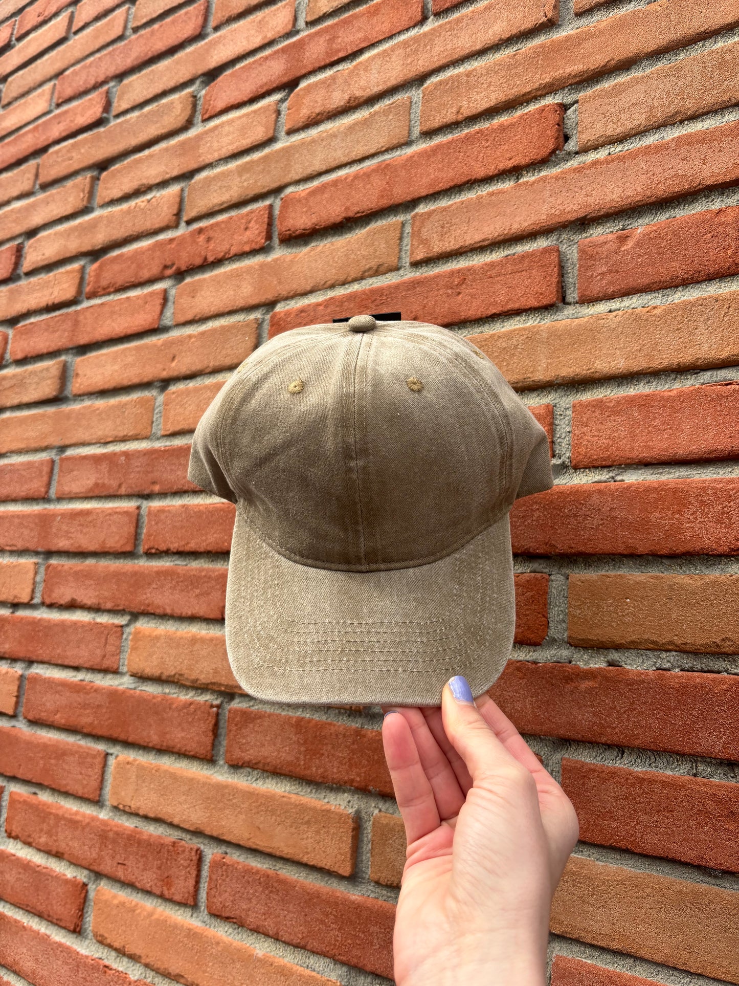 Casquette taupe pour femme look décontracté en coton réglable