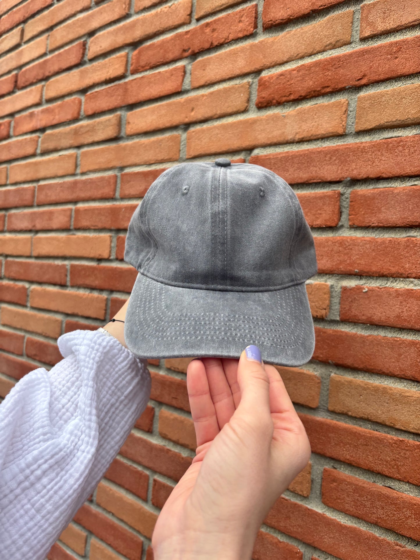 Casquette grise pour femme look décontracté en coton réglable