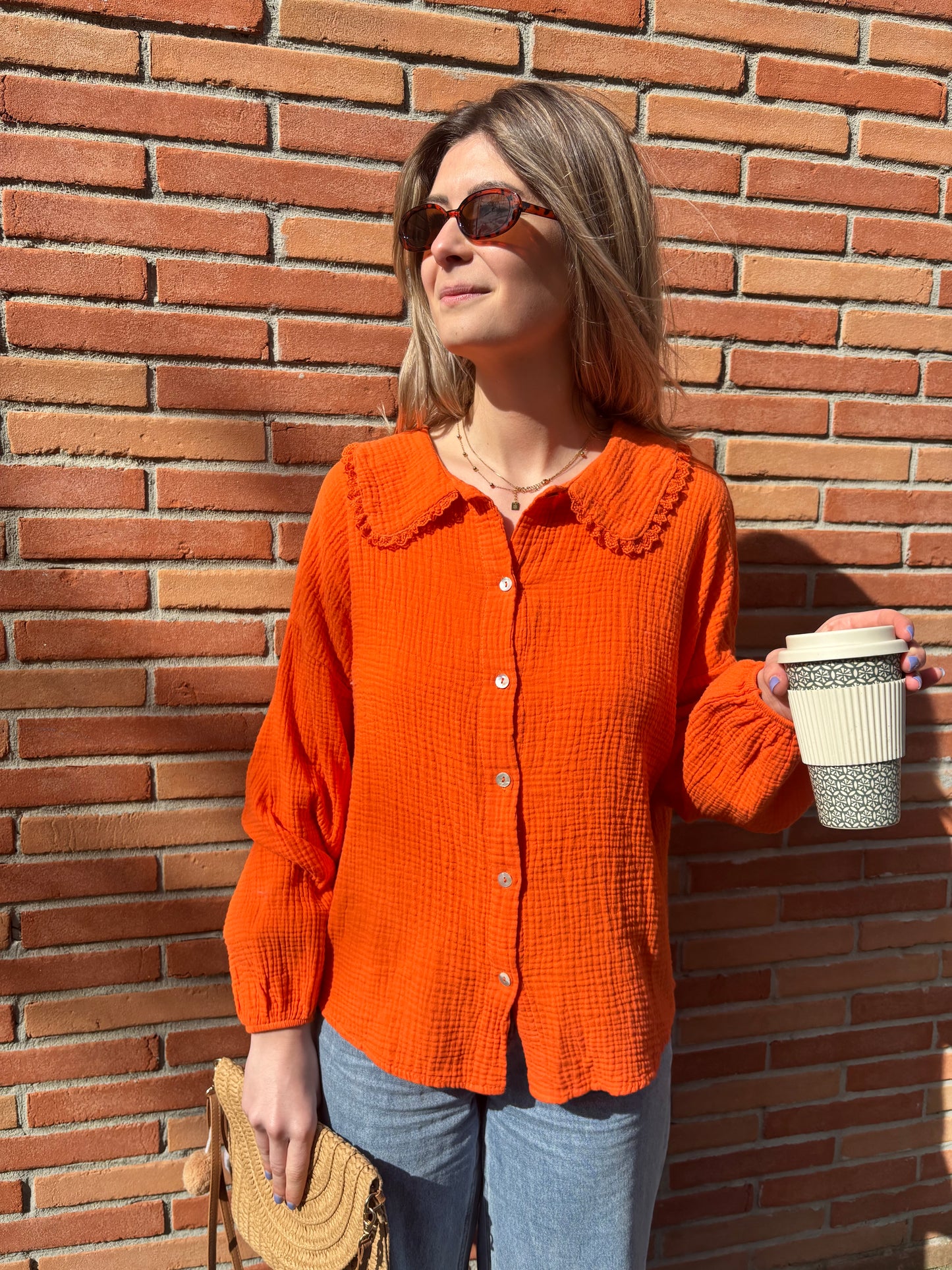 Chemise pour femme tendance couleur orange idéal pour le printemps l’été