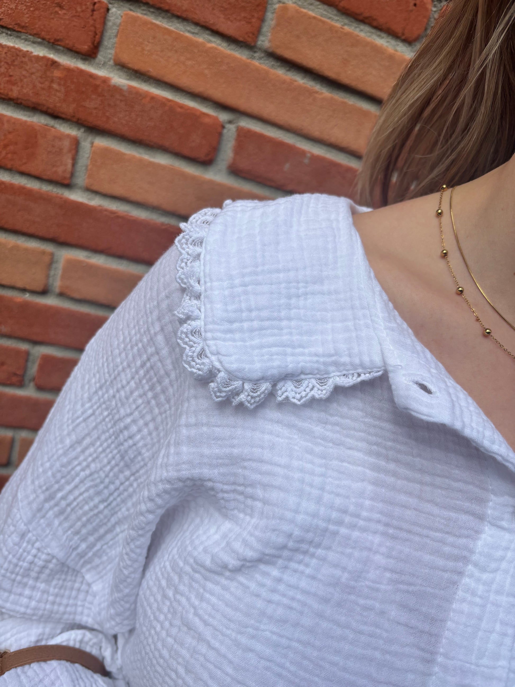 Chemise femme en gaze de coton blanche, matière douce et respirante