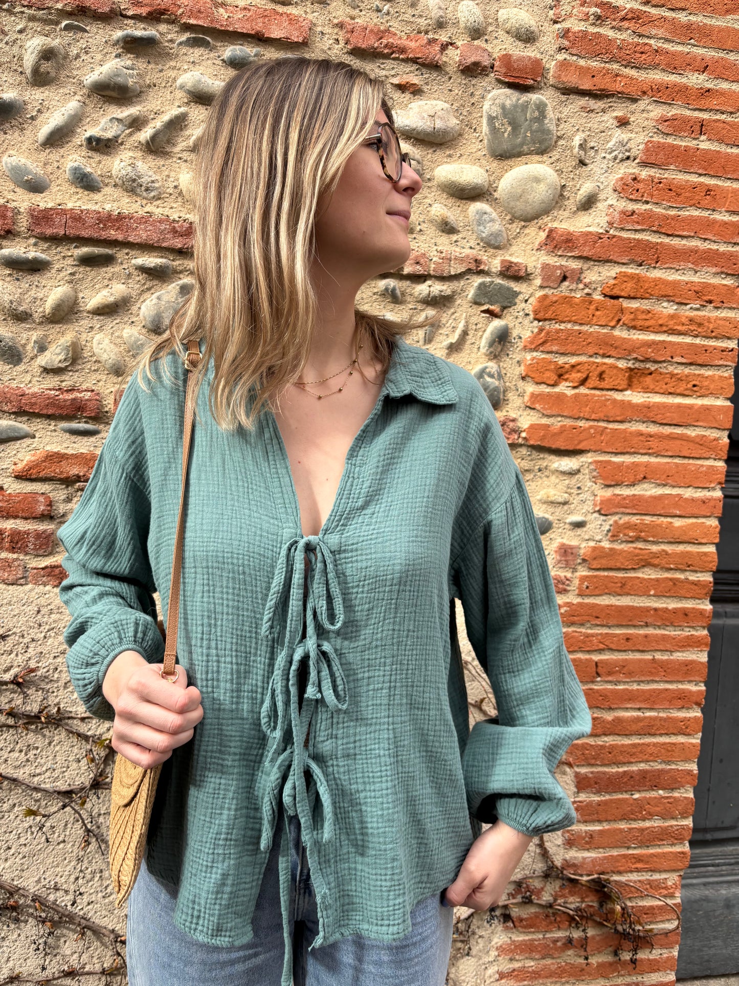 Chemisier en gaze de coton pour femme hyper tendance pour un outfit tendance pour le printemps et l’ete 