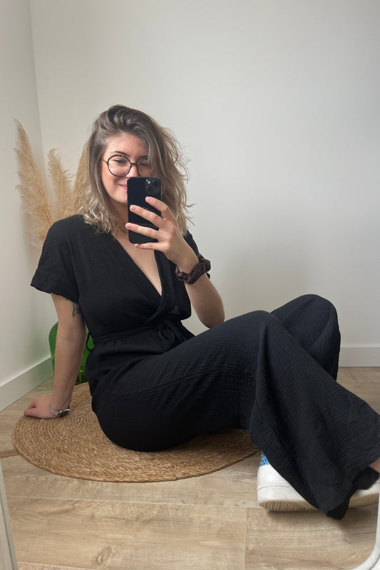 En gaz de coton, couleur noir manches court