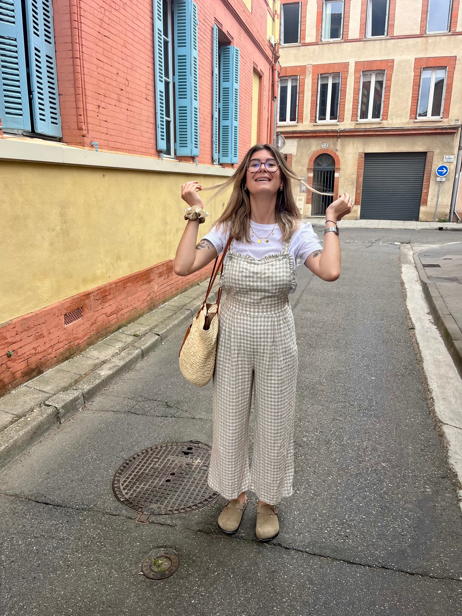 Combinaison pour femme en coton idéale pour les journées ensoleillées a motifs a carreaux beige et blanc 