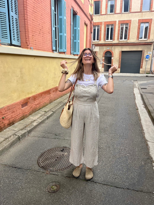 Combinaison pour femme en coton idéale pour les journées ensoleillées a motifs a carreaux beige et blanc 