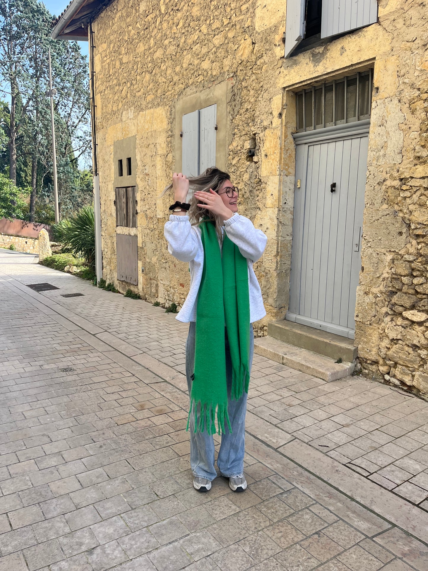 Echarpe de couleur verte pour femme hyper tendance et hyper class 