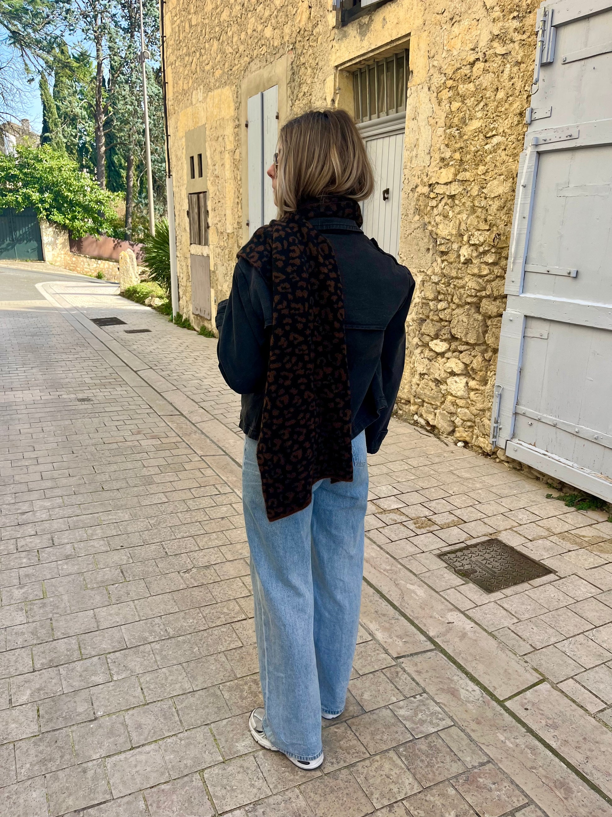 Echarpe motifs léopard noir et marron très douce et tendance 