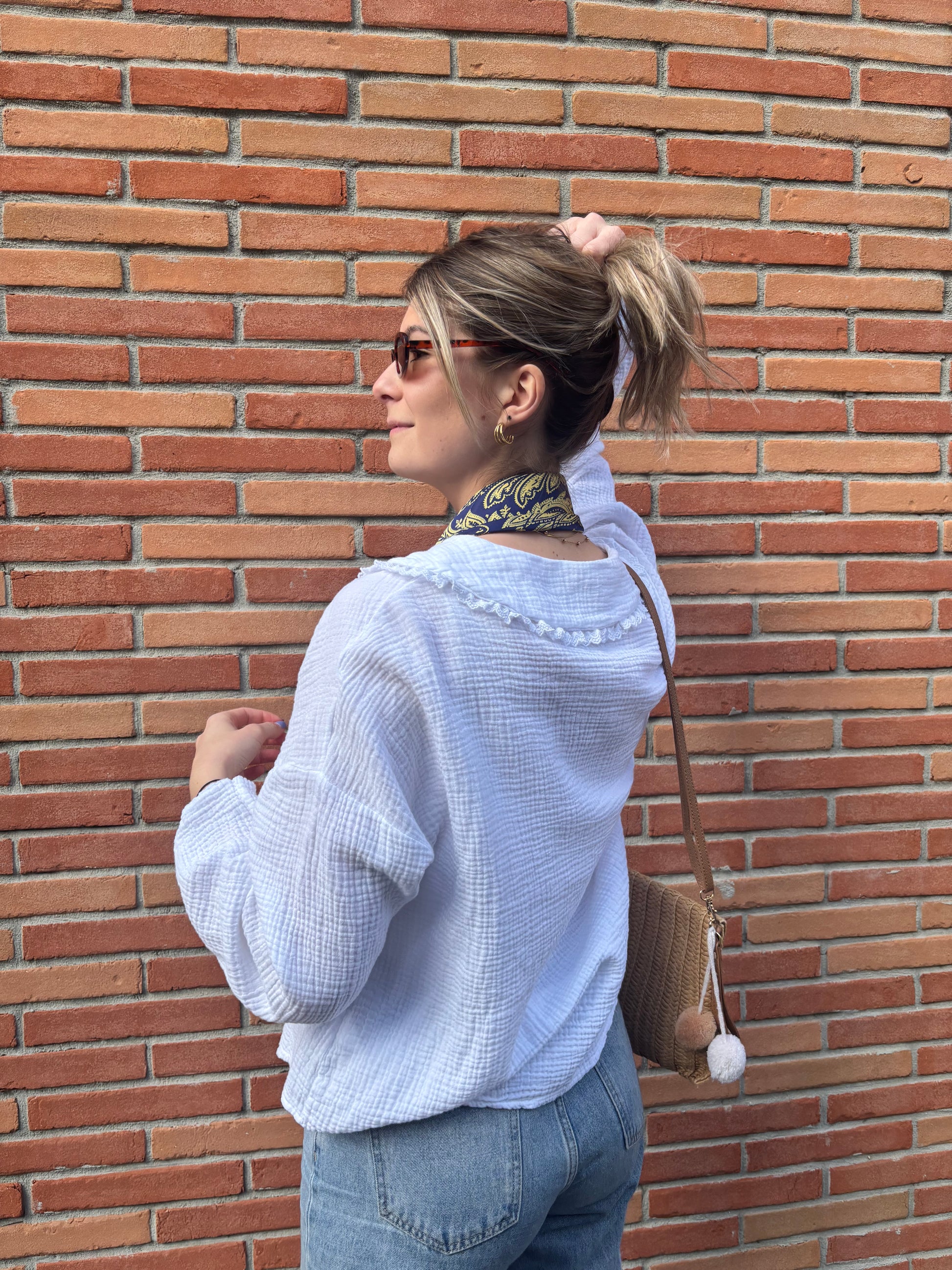 Carré de soie femme jaune et bleu style printemps été