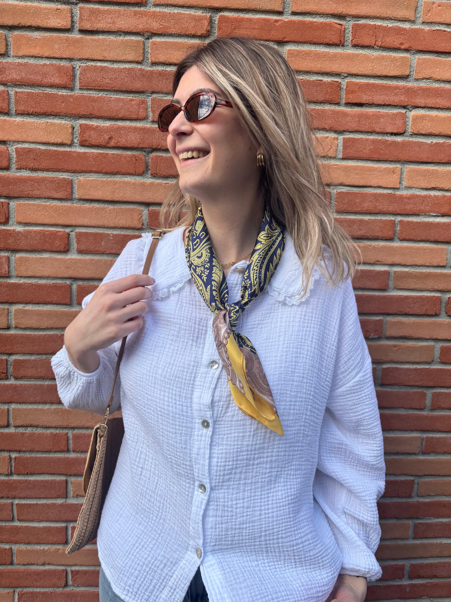 Foulard femme en soie naturelle imprimé jaune et bleu