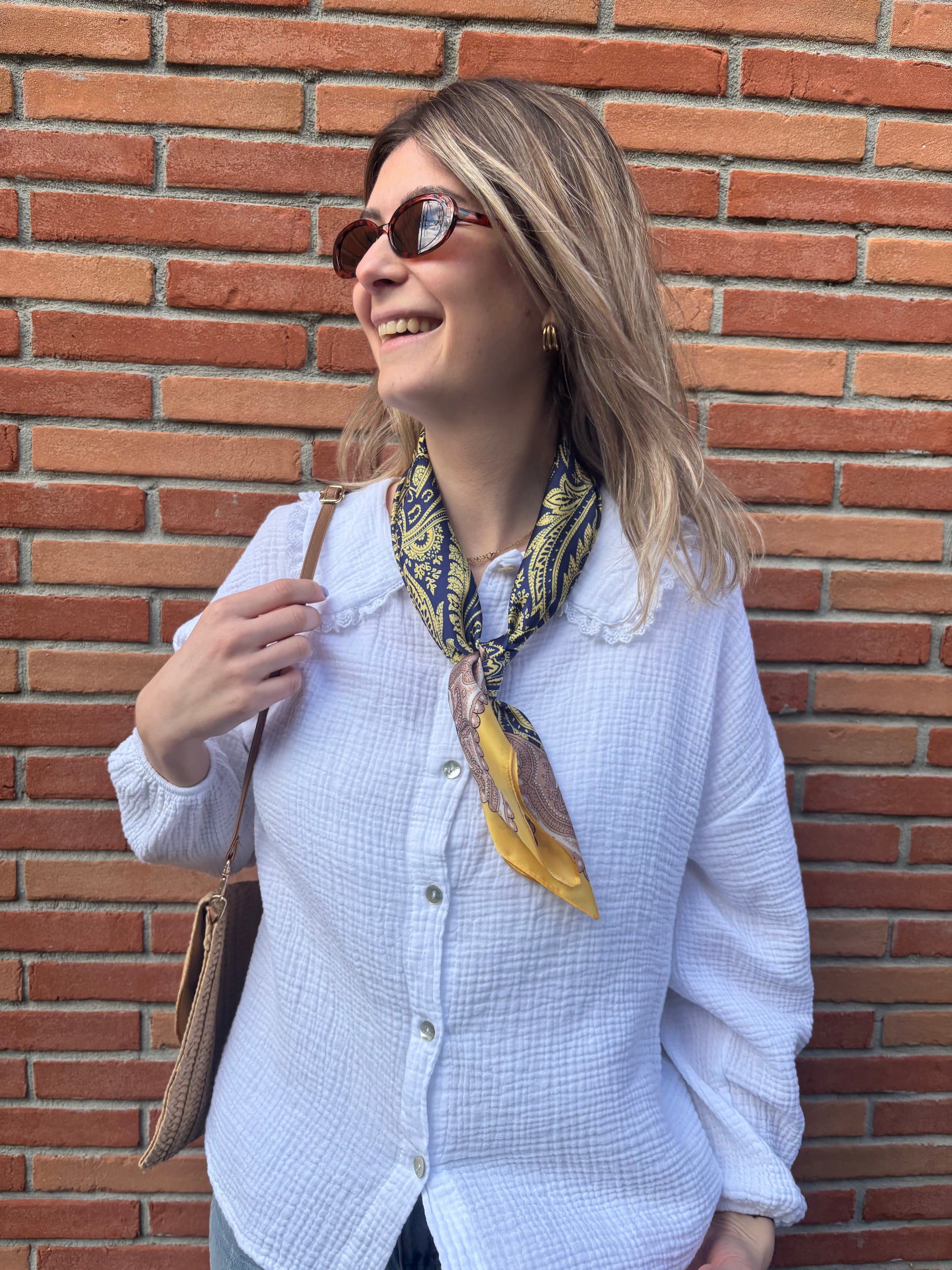Foulard femme en soie naturelle imprimé jaune et bleu