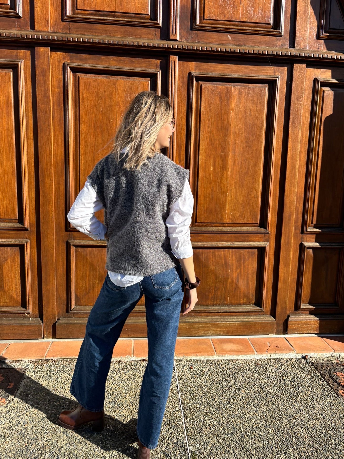 Veste sans manches de couleur grise pour femme et adolescente 