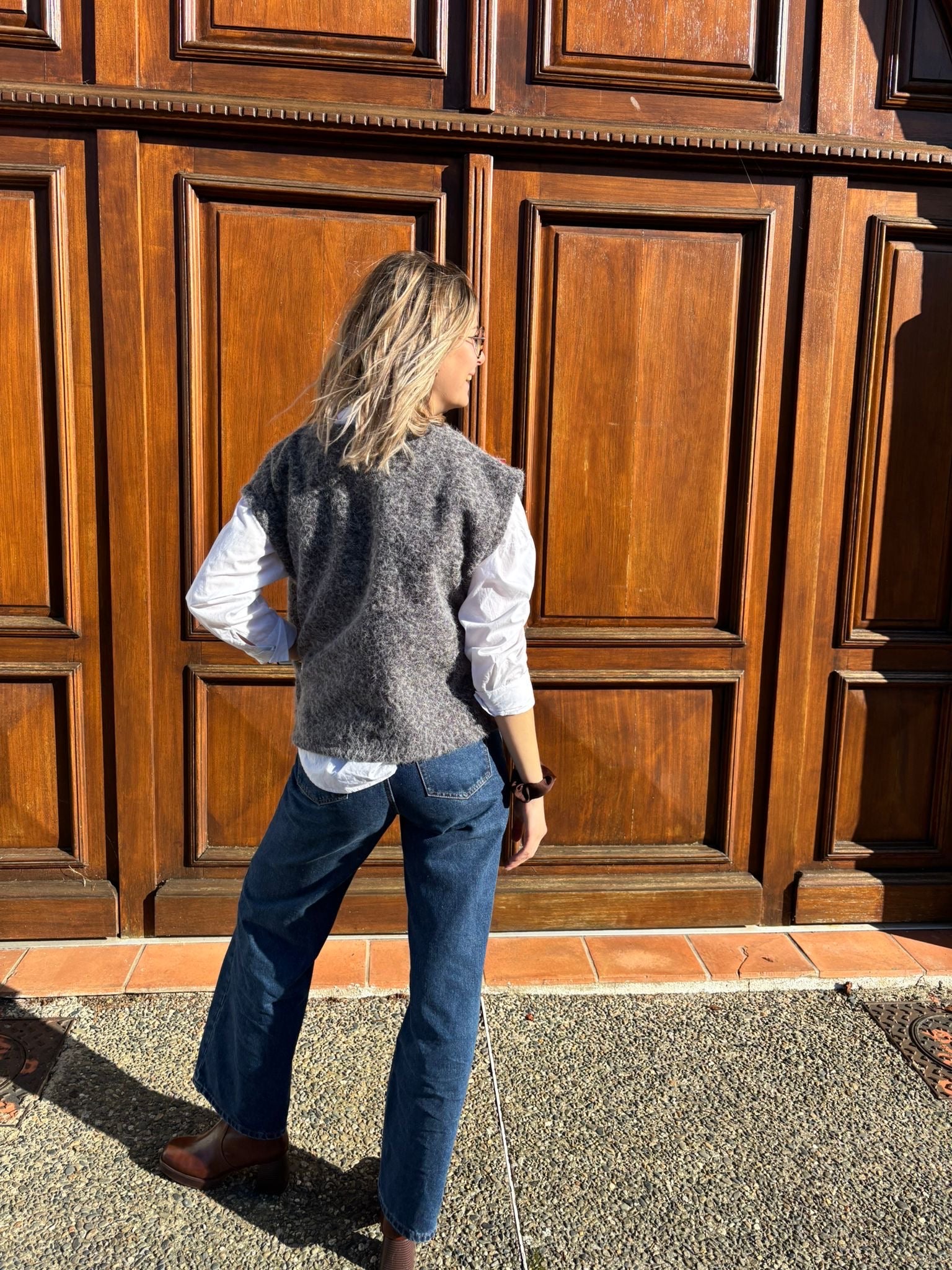 Veste sans manches de couleur grise pour femme et adolescente 
