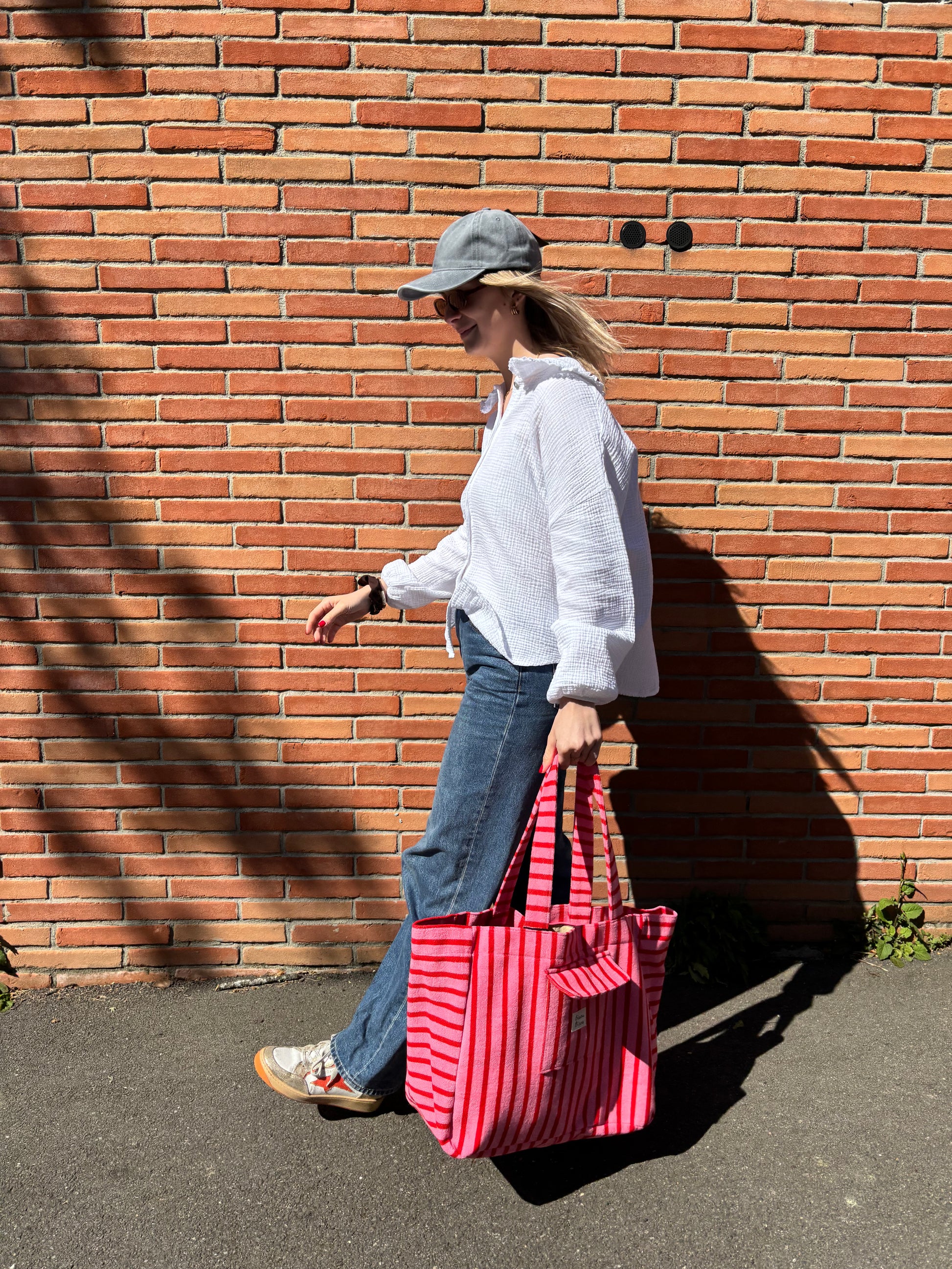 Grand sac en coton pour femme – motif rayé rouge et rose, parfait pour la ville ou la plage

