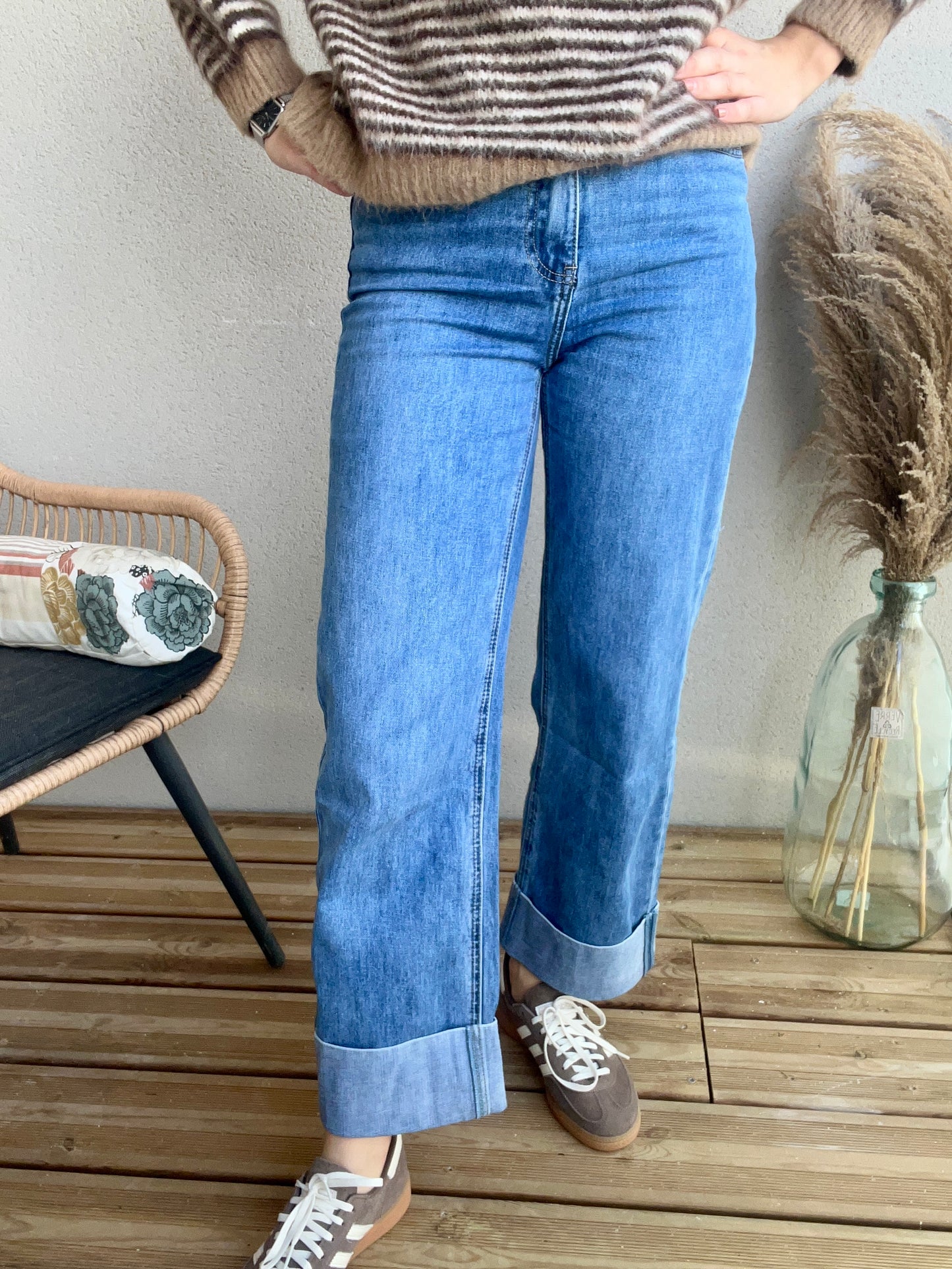 jean femme avec ourlet sur le bas du pantalon taille ajustée 
