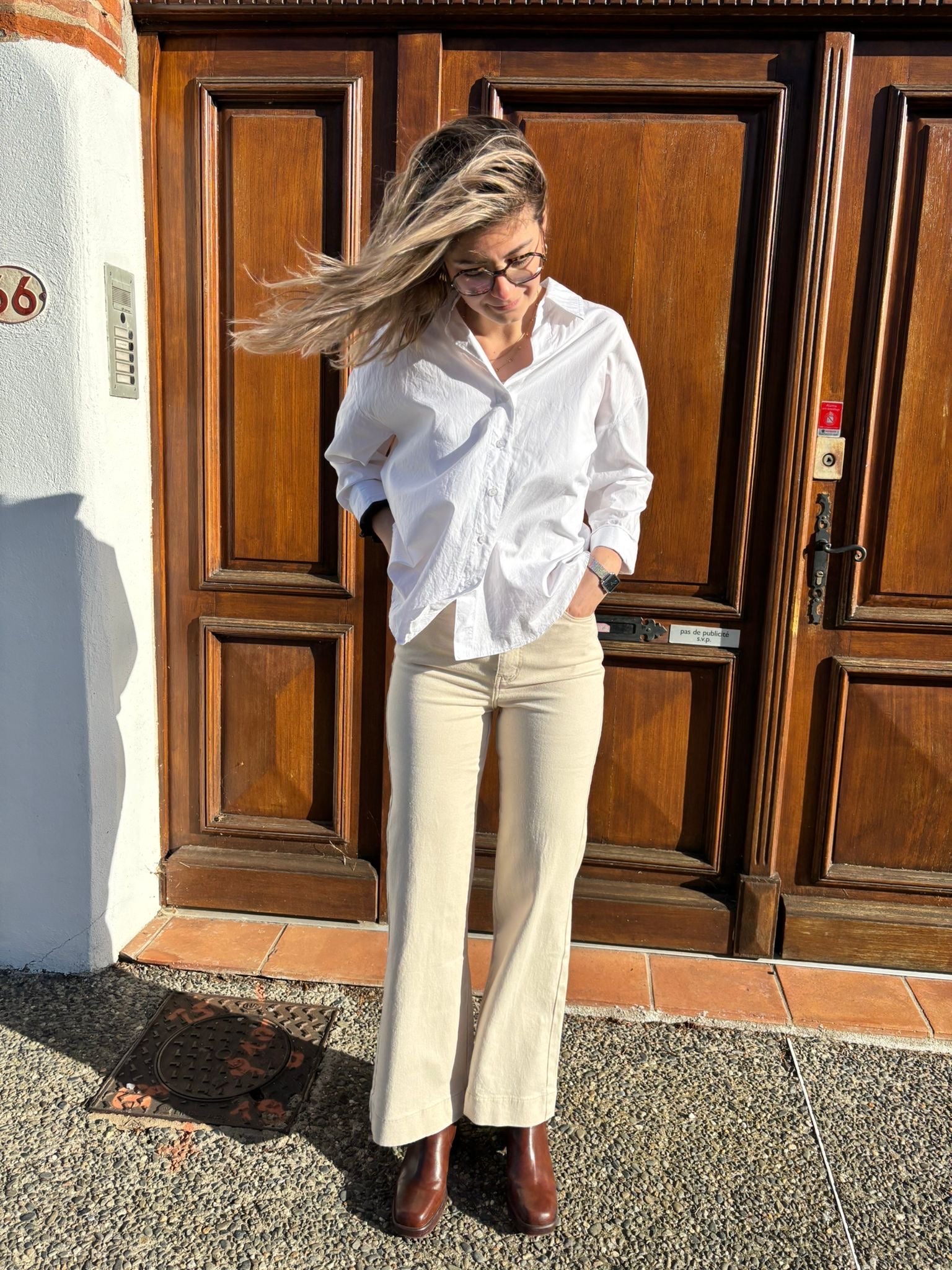 Jean, très tendance pour femmes, idéal pour le printemps, et l’été de couleur est cru Jean long et droit