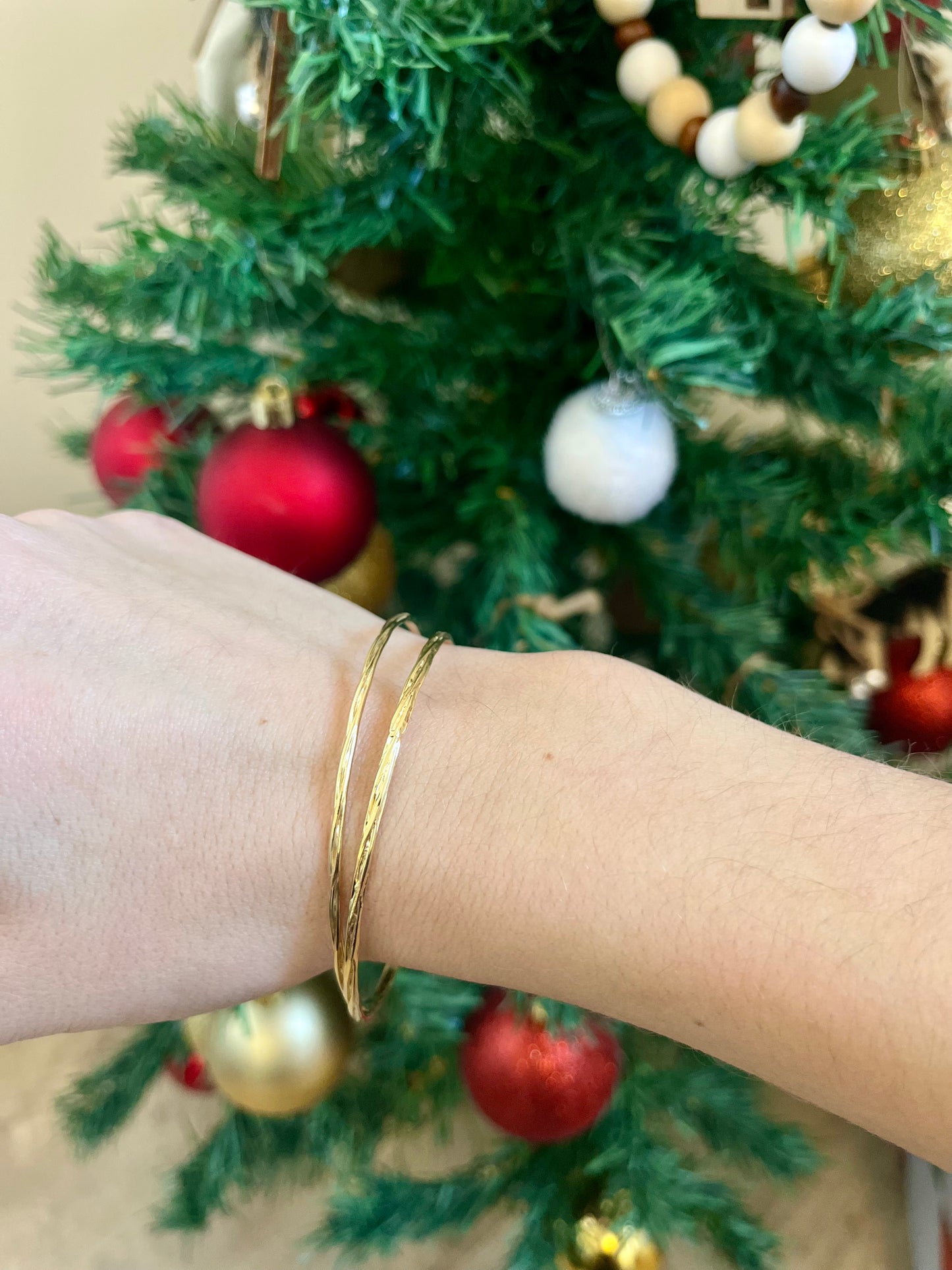 Jonc pour femme très tendance et très élégant pour sublimer vos tenues de fêtes 