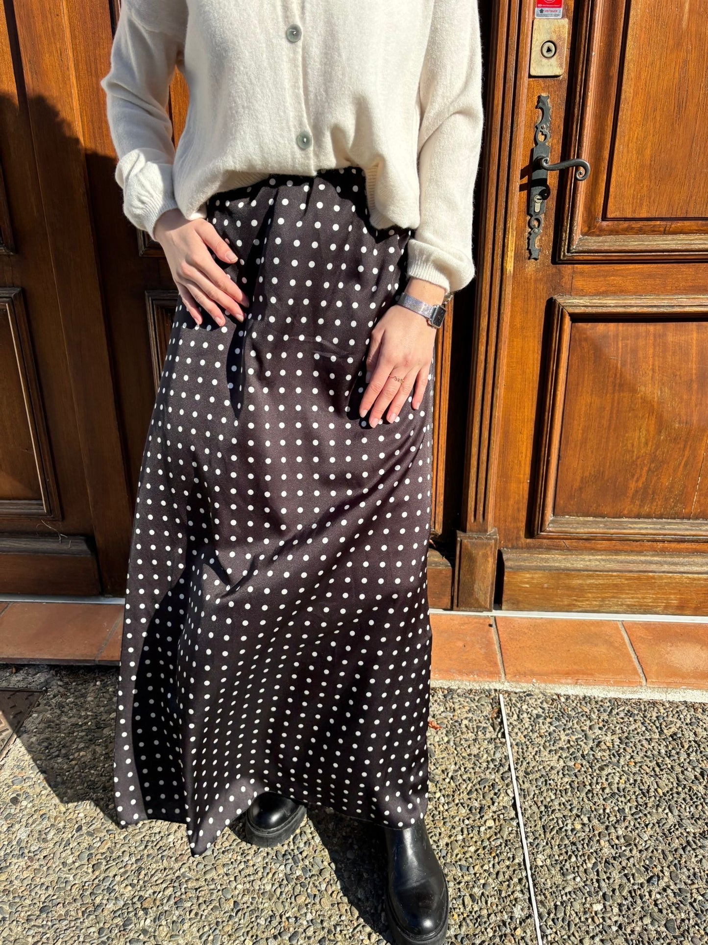 Jupe à pois de couleur noir et blanc pour femme hyper tendance et agréable a porter 