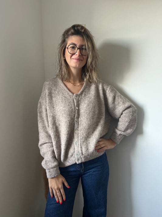 pull tendance pour femme très doux de couleur taupe